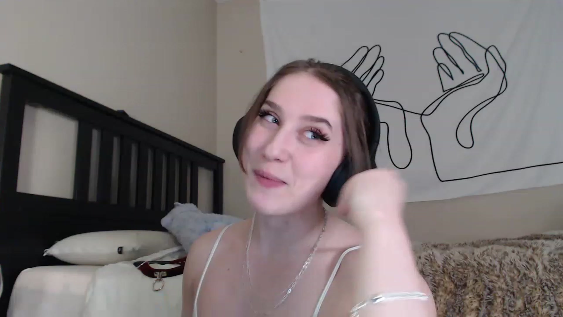 Gallery image thumbnail from GirlDepravity's myfreecams stream on, 02/21/2023, 02:32 image 10 of 20