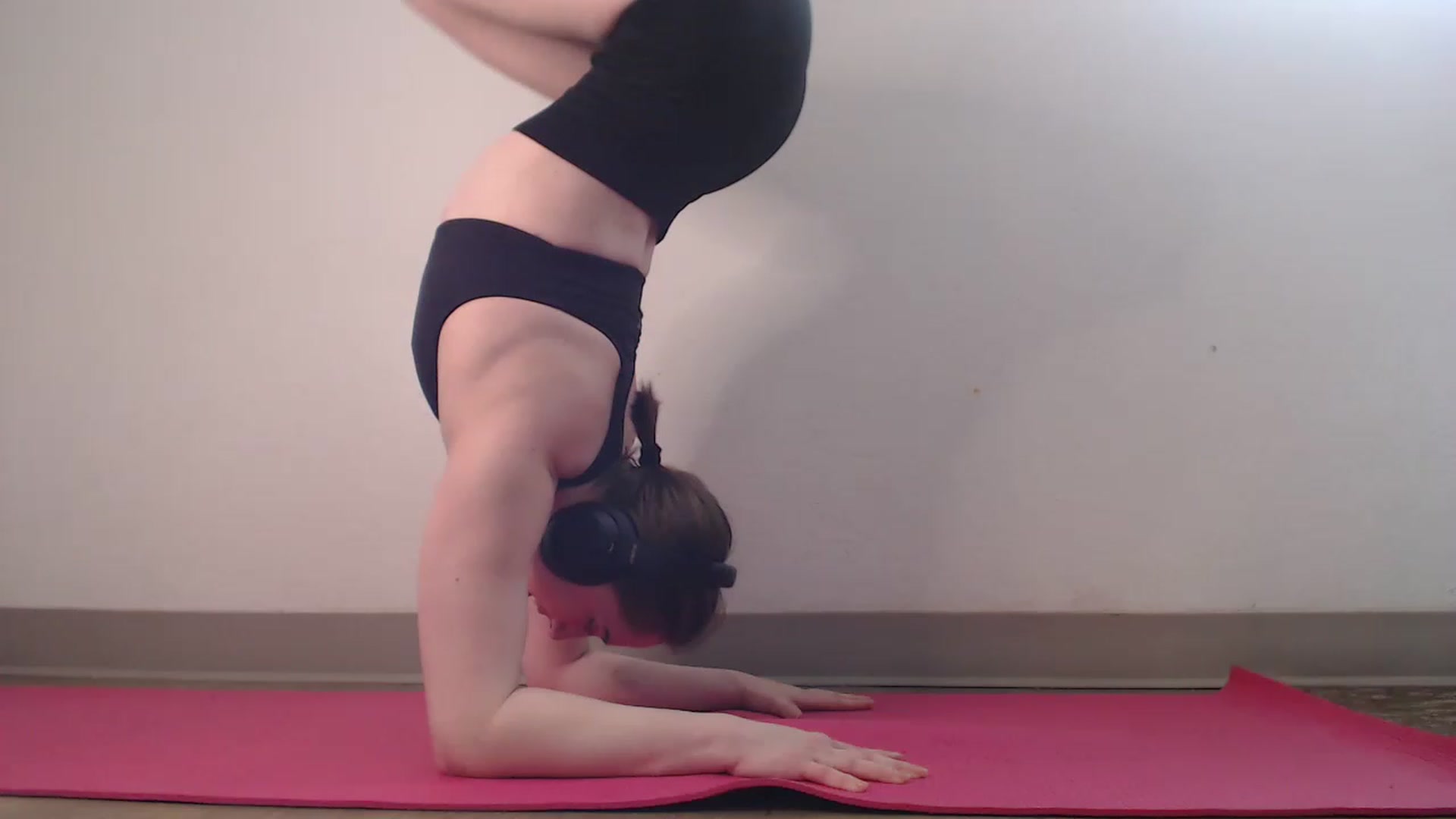 Gallery image thumbnail from GirlDepravity's myfreecams stream on, 04/23/2023, 18:48 image 8 of 20