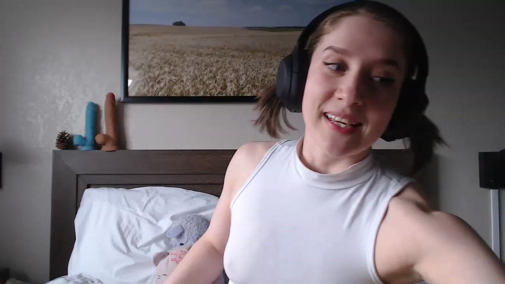 Gallery image thumbnail from GirlDepravity's myfreecams stream on, 05/28/2023, 24:08 image 6 of 20