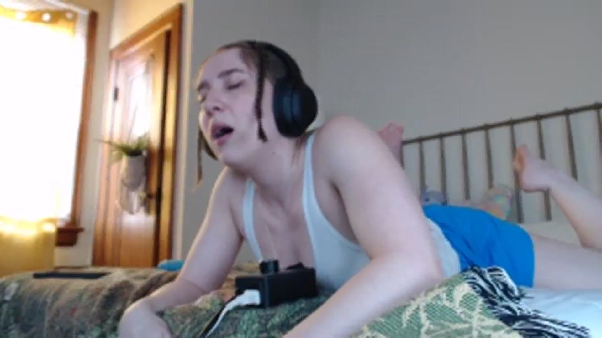 Gallery image thumbnail from GirlDepravity's myfreecams stream on, 08/12/2023, 21:32 image 9 of 20
