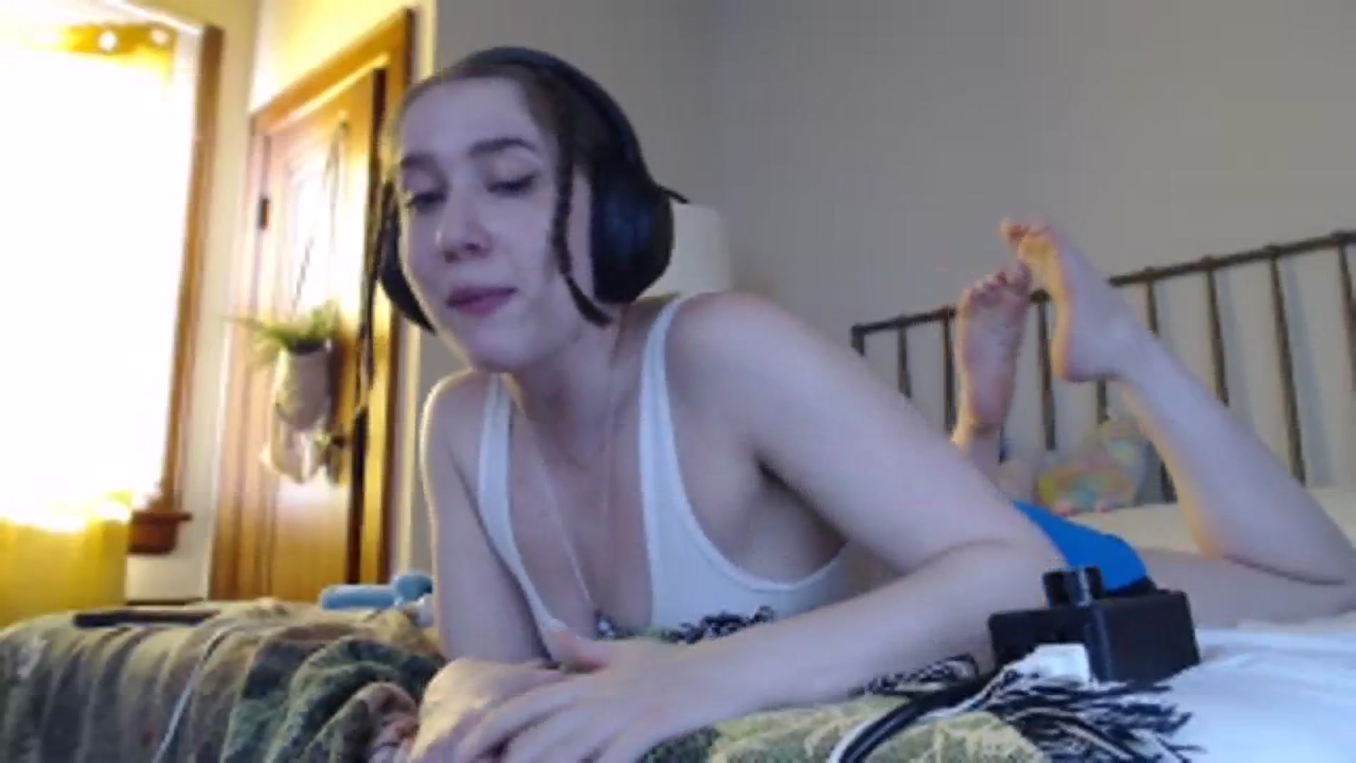 Gallery image thumbnail from GirlDepravity's myfreecams stream on, 08/12/2023, 21:32 image 16 of 20
