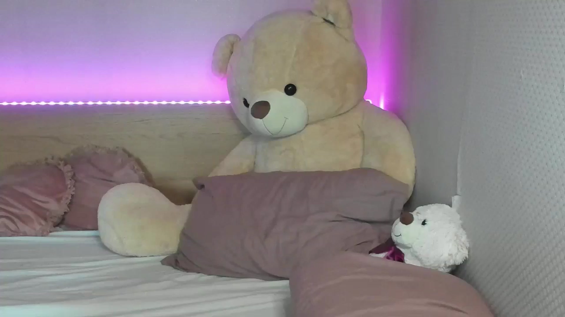 Gallery image thumbnail from GirlNextDoor's myfreecams stream on, 01/19/2024, 13:40 image 7 of 20