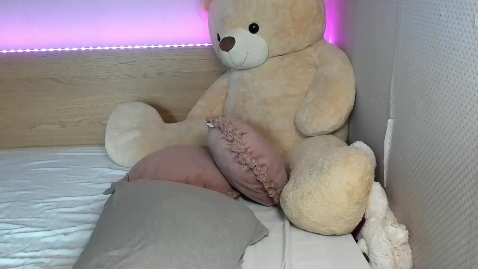 Gallery image thumbnail from GirlNextDoor's myfreecams stream on, 01/23/2024, 14:01 image 1 of 20