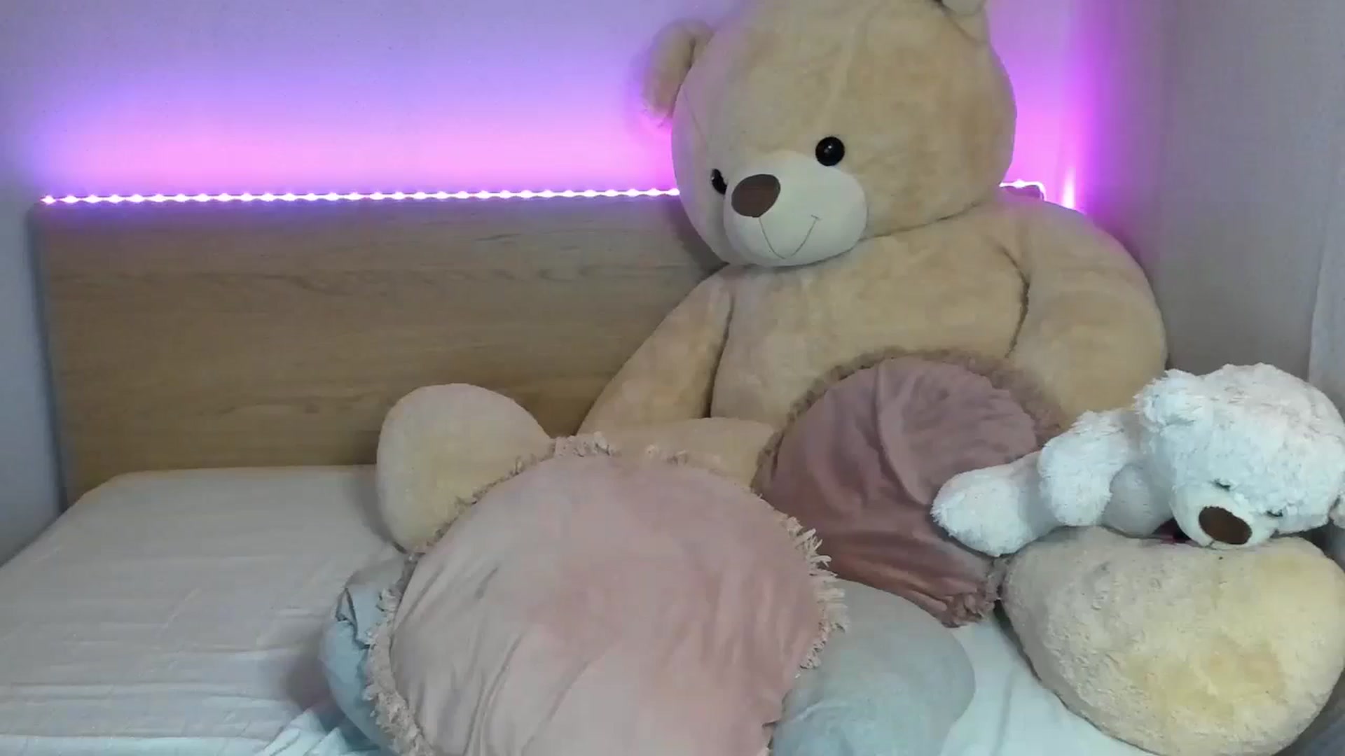 Gallery image thumbnail from GirlNextDoor's myfreecams stream on, 01/25/2024, 13:42 image 18 of 20