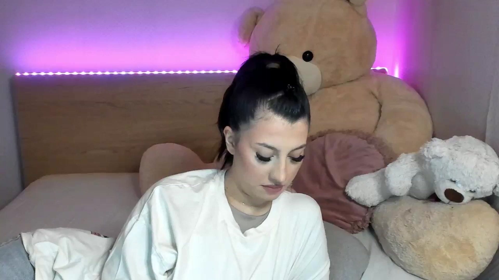 Gallery image thumbnail from GirlNextDoor's myfreecams stream on, 01/25/2024, 13:42 image 19 of 20