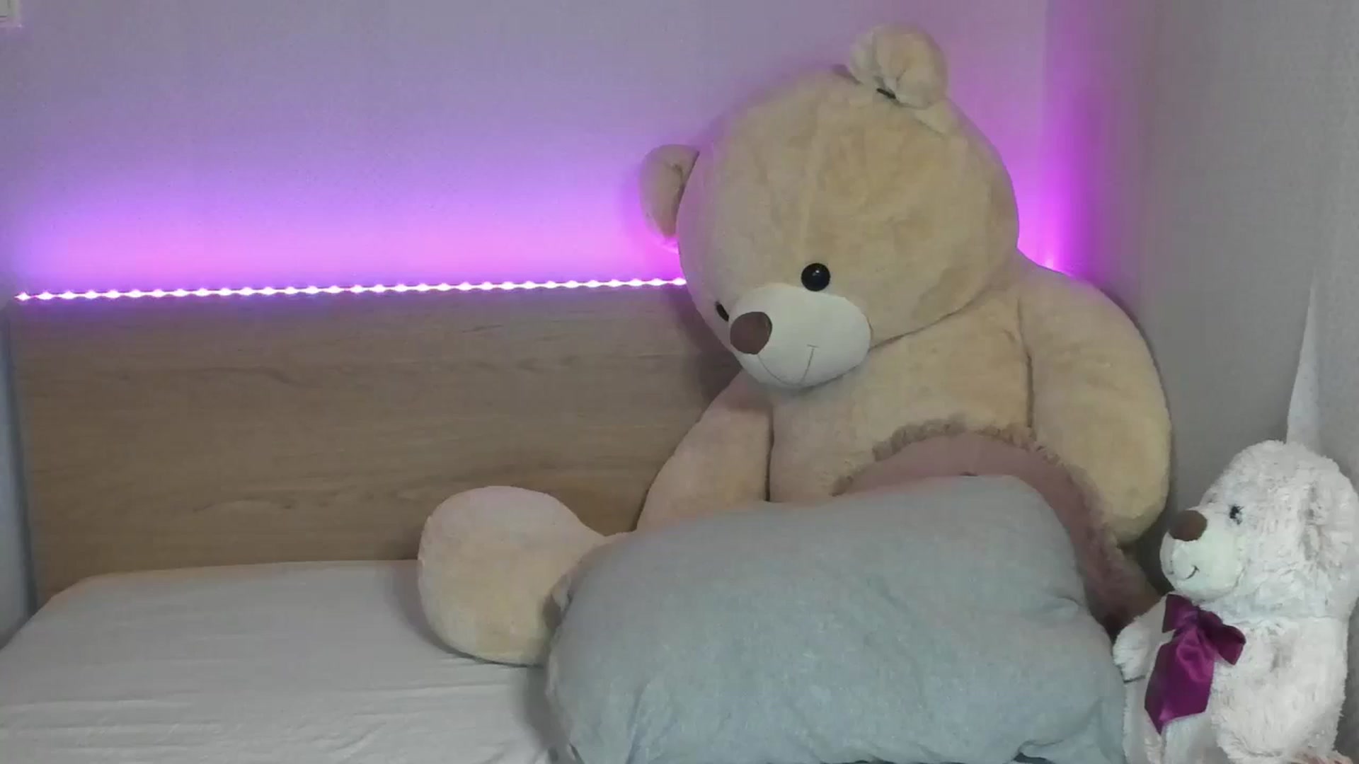Gallery image thumbnail from GirlNextDoor's myfreecams stream on, 01/27/2024, 10:54 image 4 of 20