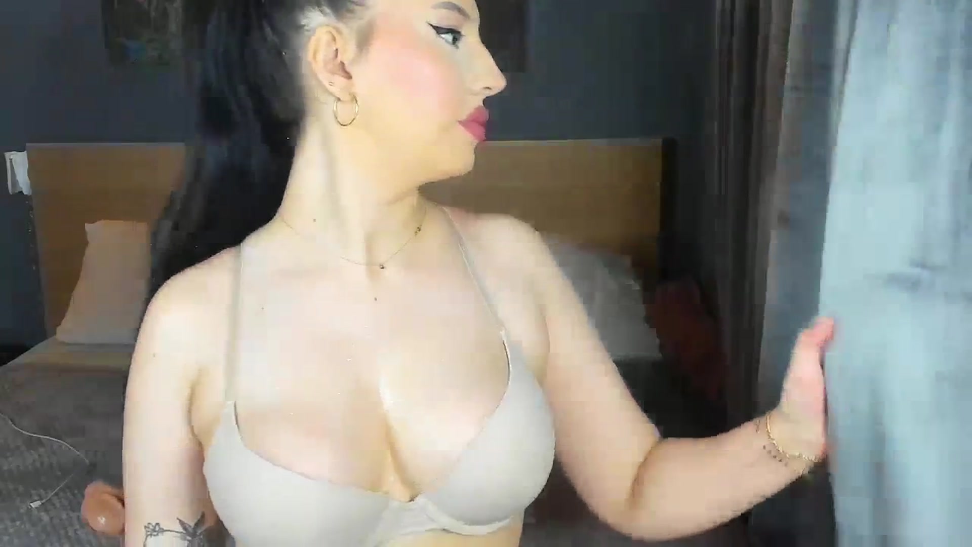 Gallery image thumbnail from GirlNextDoor's myfreecams stream on, 04/12/2024, 21:37 image 11 of 20