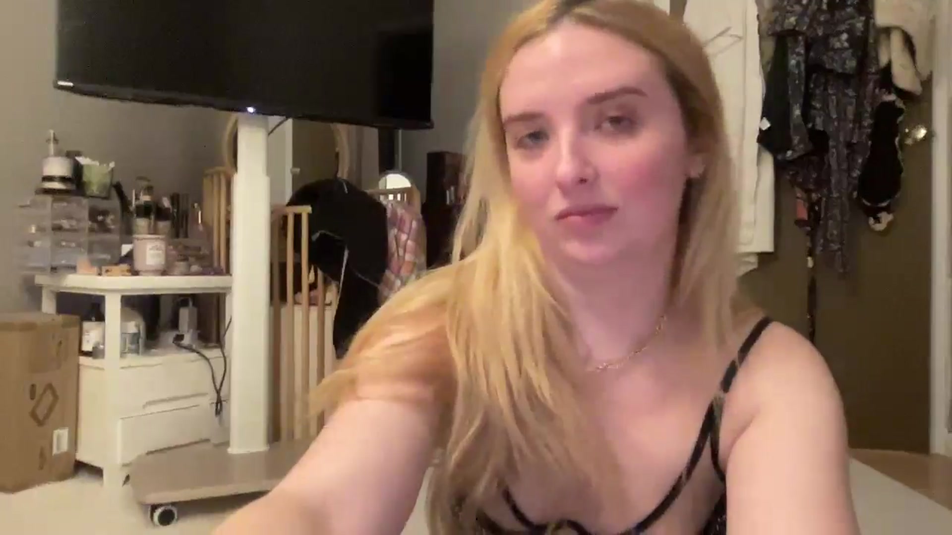 Gallery image thumbnail from GirlNxtDo0r's myfreecams stream on, 03/04/2025, 05:30 image 6 of 20