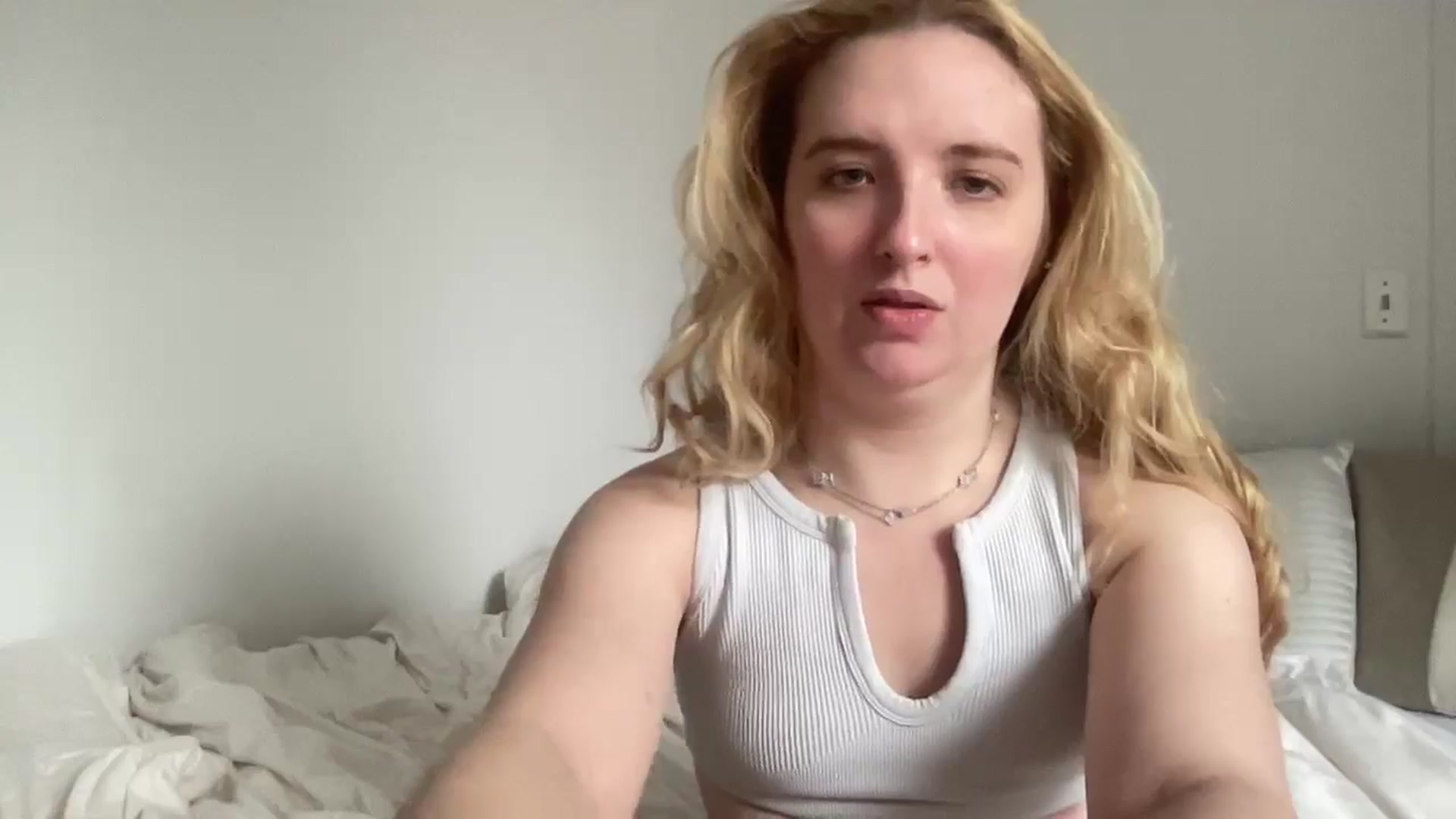 Gallery image thumbnail from GirlNxtDo0r's myfreecams stream on, 03/24/2025, 17:39 image 10 of 20