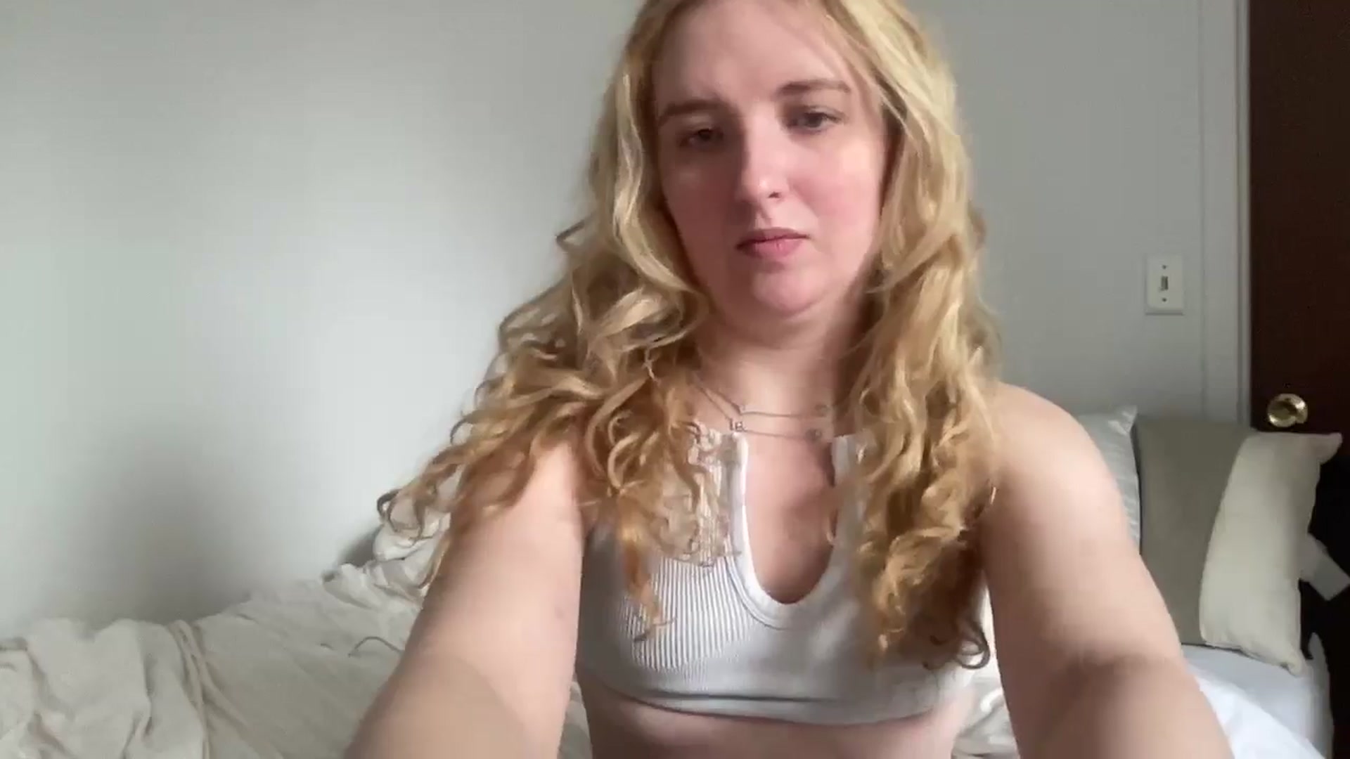 Gallery image thumbnail from GirlNxtDo0r's myfreecams stream on, 03/24/2025, 17:39 image 3 of 20