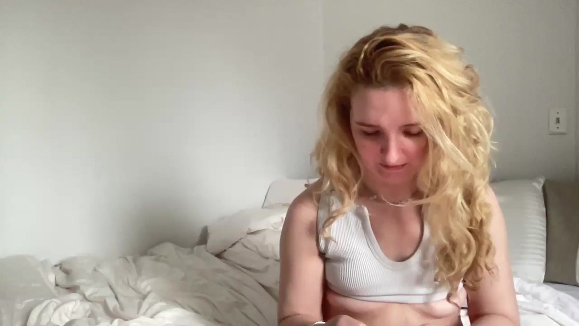 Gallery image thumbnail from GirlNxtDo0r's myfreecams stream on, 03/24/2025, 17:39 image 7 of 20