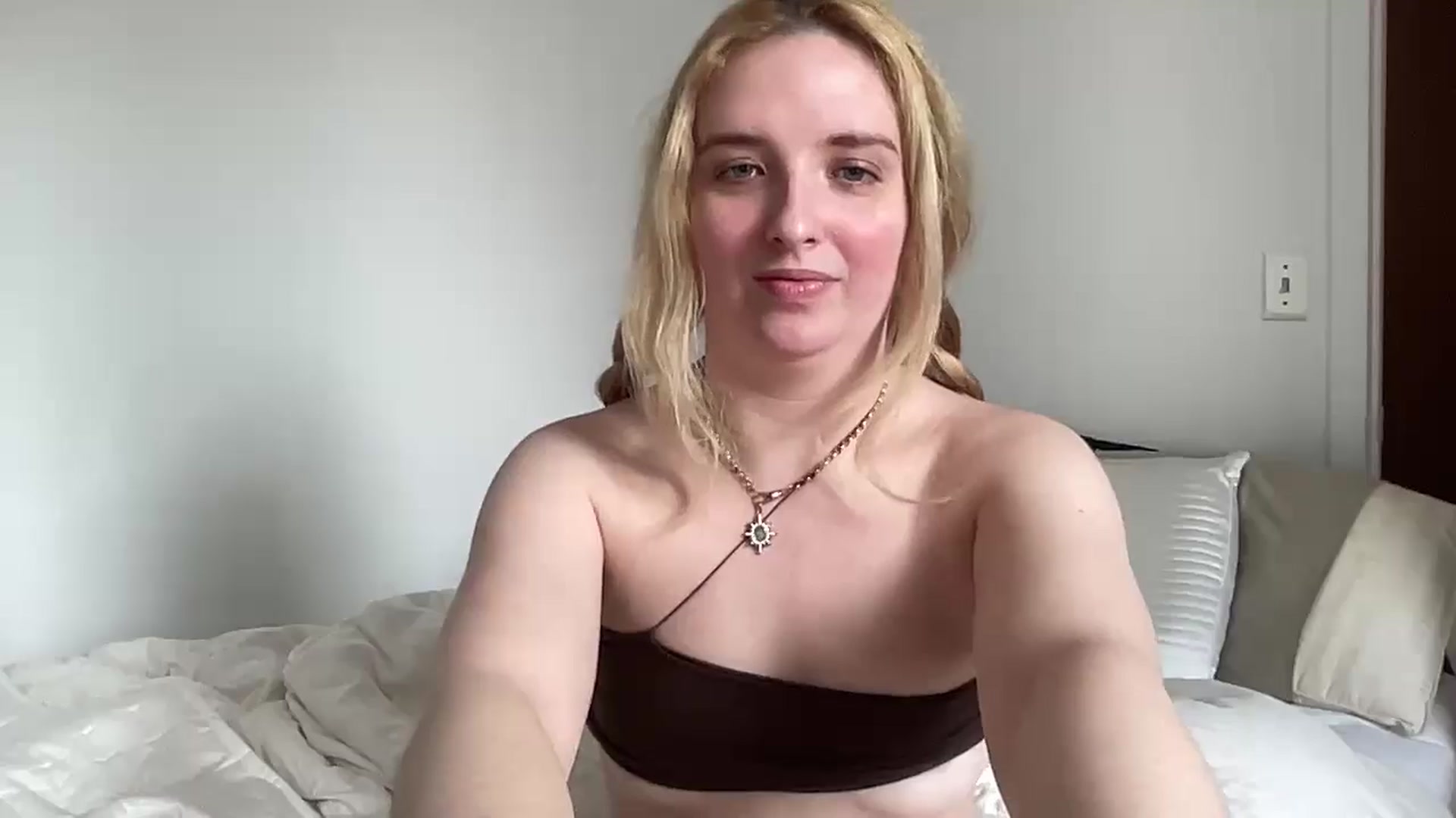 Gallery image thumbnail from GirlNxtDo0r's myfreecams stream on, 03/29/2025, 18:13 image 13 of 20