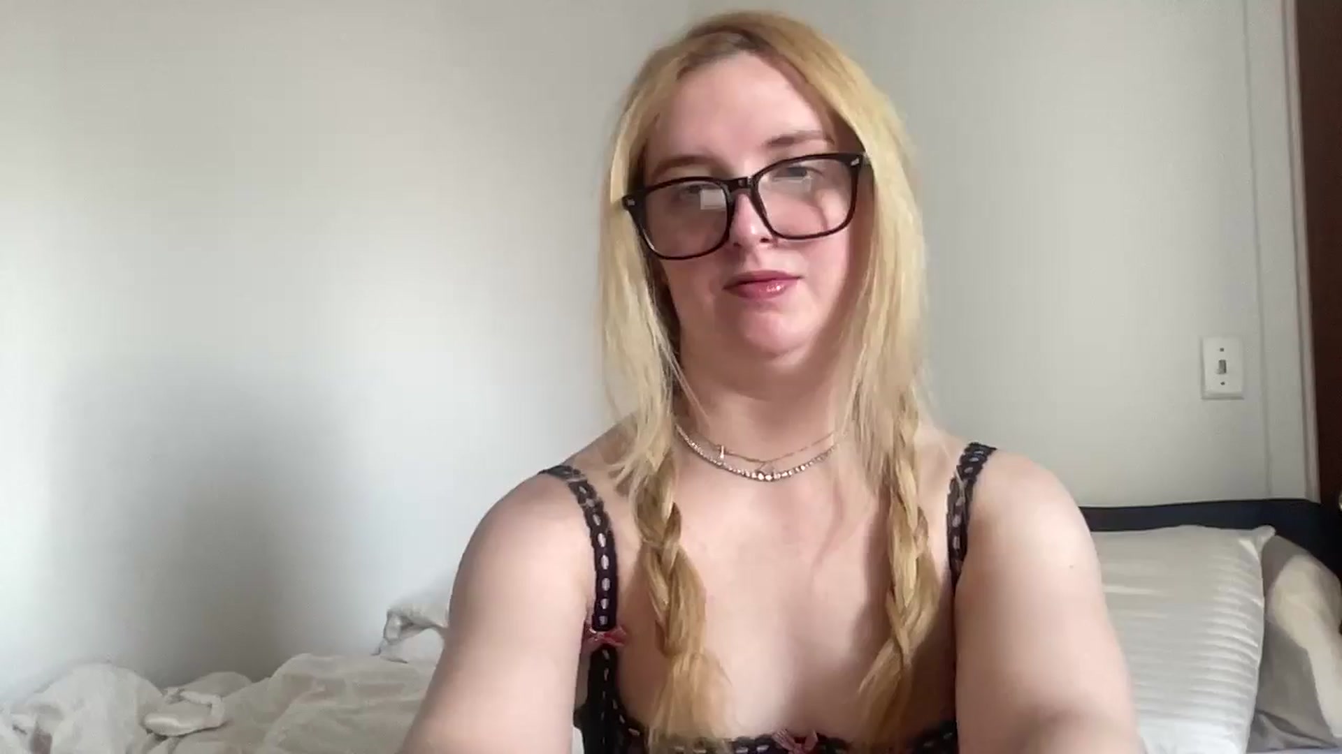 Gallery image thumbnail from GirlNxtDo0r's myfreecams stream on, 04/02/2025, 17:31 image 4 of 20