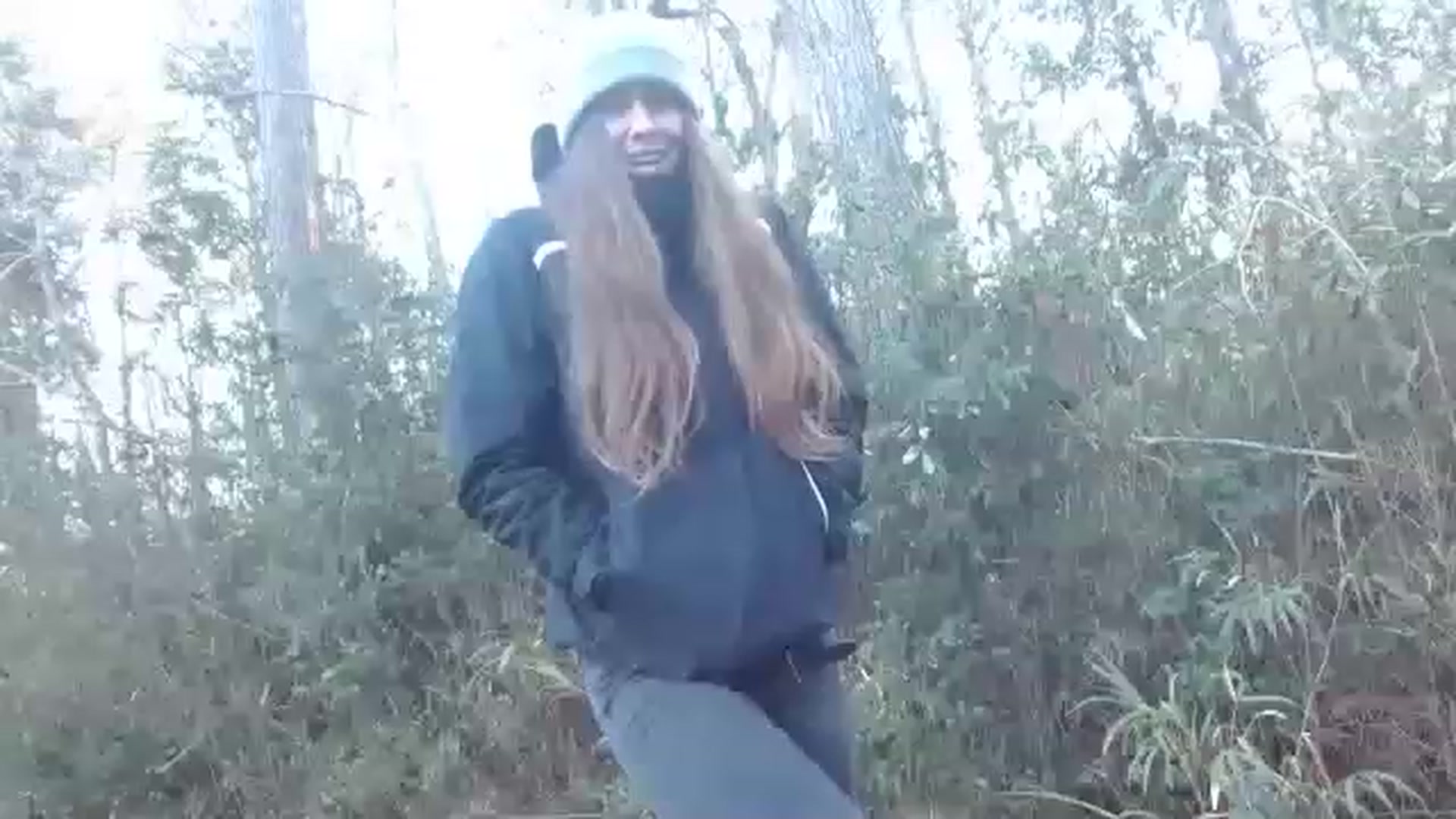 Gallery image thumbnail from GirlOffGrid's myfreecams stream on, 12/27/2022, 21:53 image 18 of 20