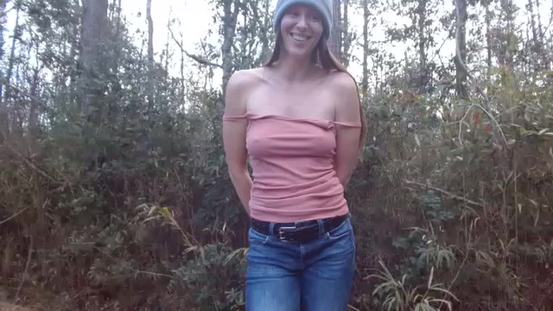 Gallery image thumbnail from GirlOffGrid's myfreecams stream on, 12/30/2022, 20:12 image 10 of 20