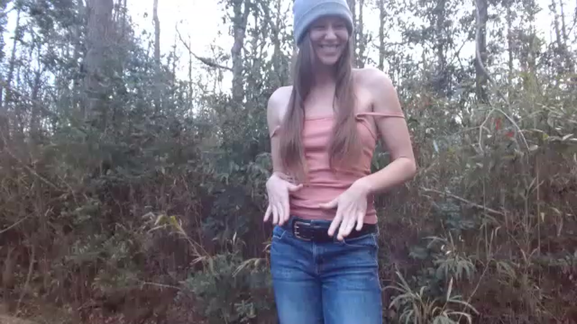 Gallery image thumbnail from GirlOffGrid's myfreecams stream on, 12/30/2022, 20:12 image 17 of 20