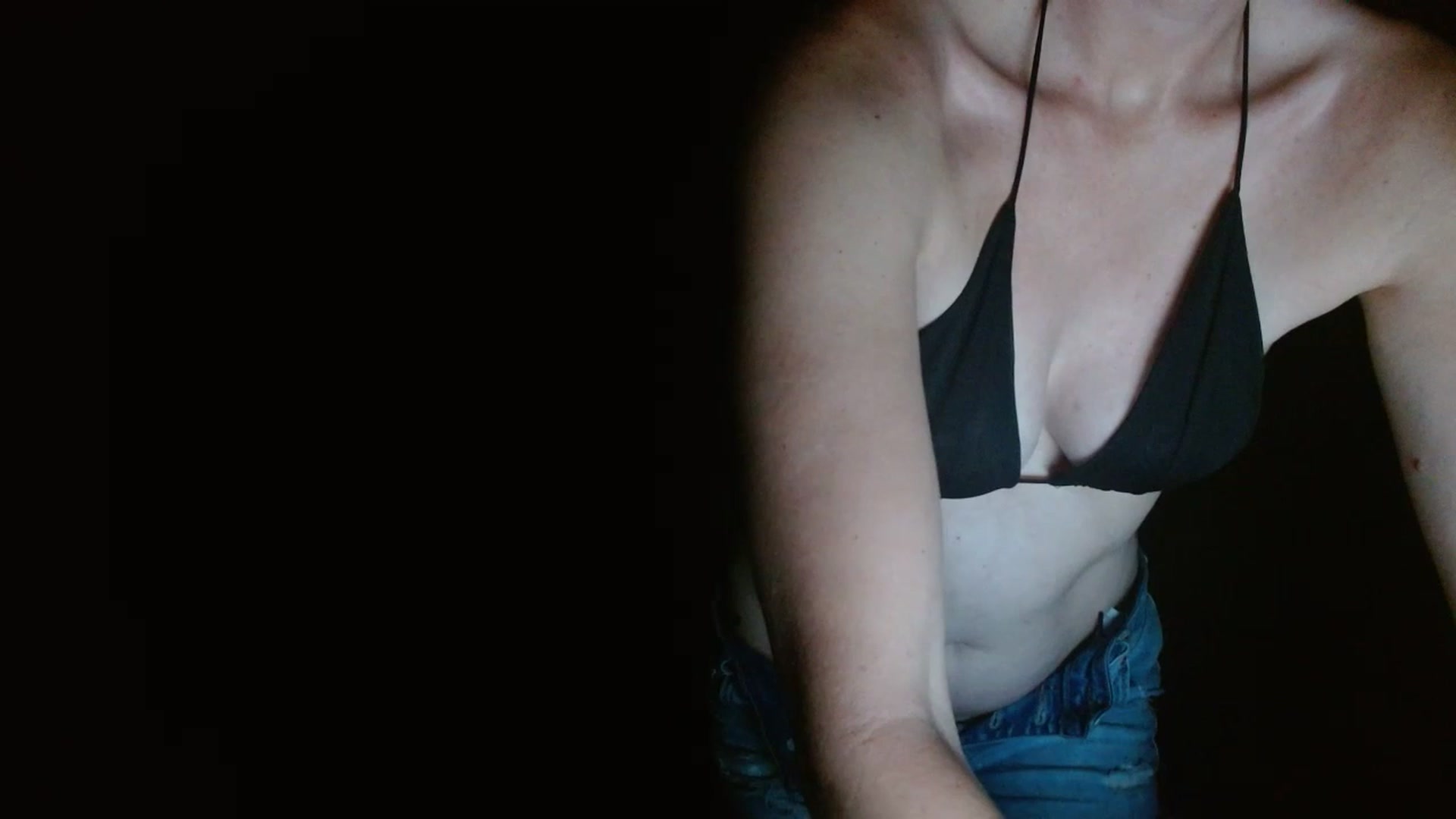 Gallery image thumbnail from GirlOffGrid's myfreecams stream on, 07/16/2023, 02:45 image 2 of 20