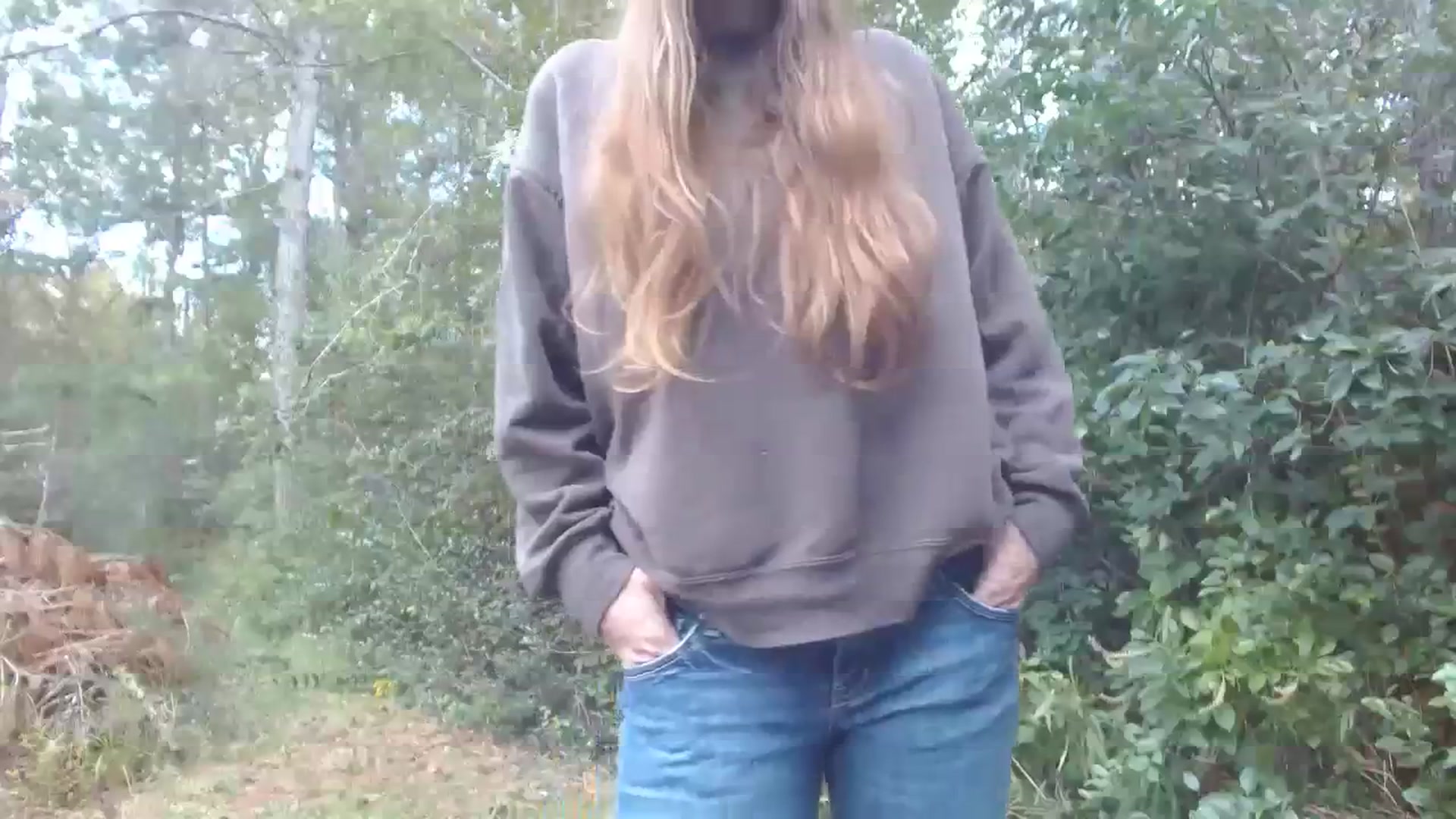 Gallery image thumbnail from GirlOffGrid's myfreecams stream on, 10/16/2023, 21:25 image 6 of 20