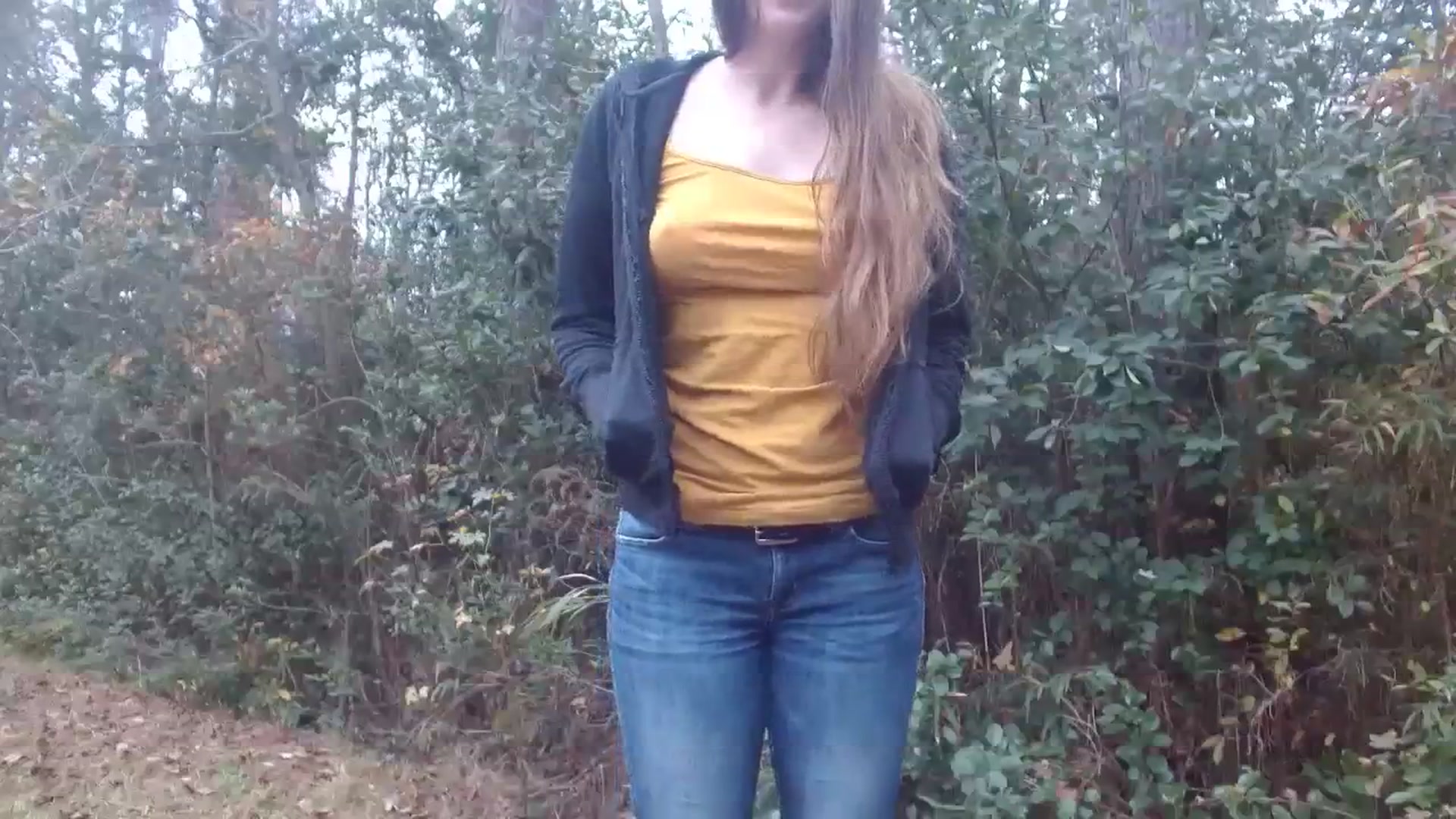 Gallery image thumbnail from GirlOffGrid's myfreecams stream on, 12/03/2023, 21:37 image 4 of 20