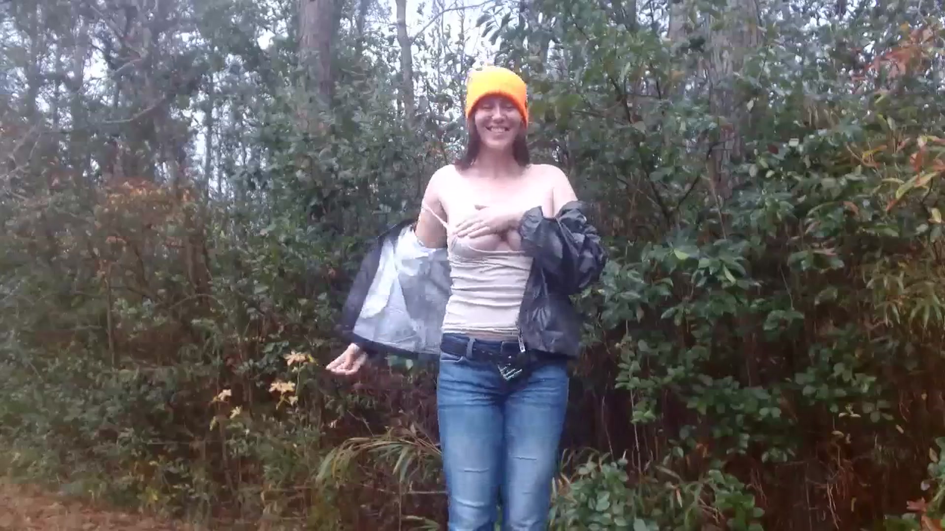 Gallery image thumbnail from GirlOffGrid's myfreecams stream on, 12/10/2023, 19:08 image 20 of 20