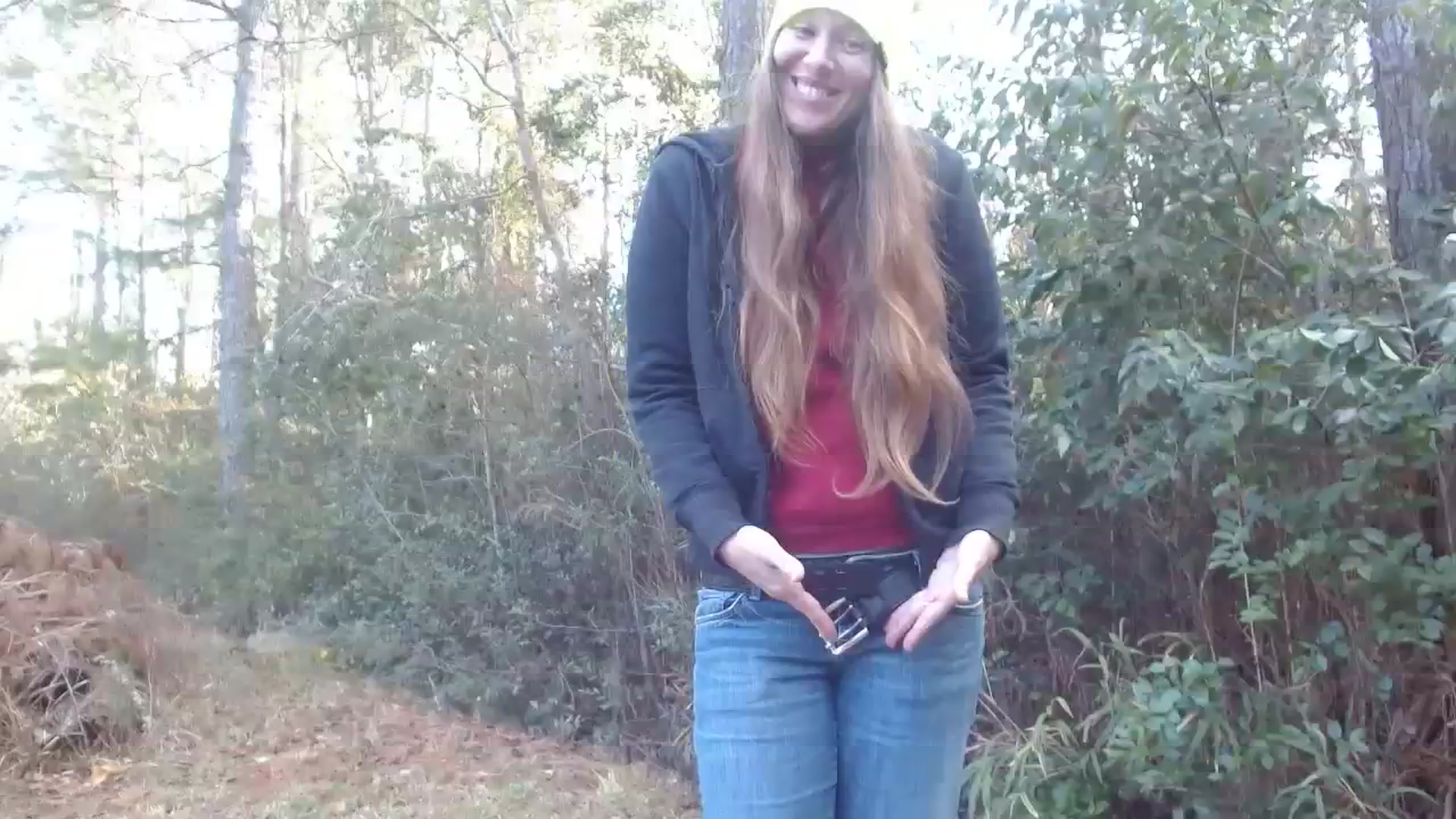 Gallery image thumbnail from GirlOffGrid's myfreecams stream on, 12/22/2023, 21:06 image 15 of 20