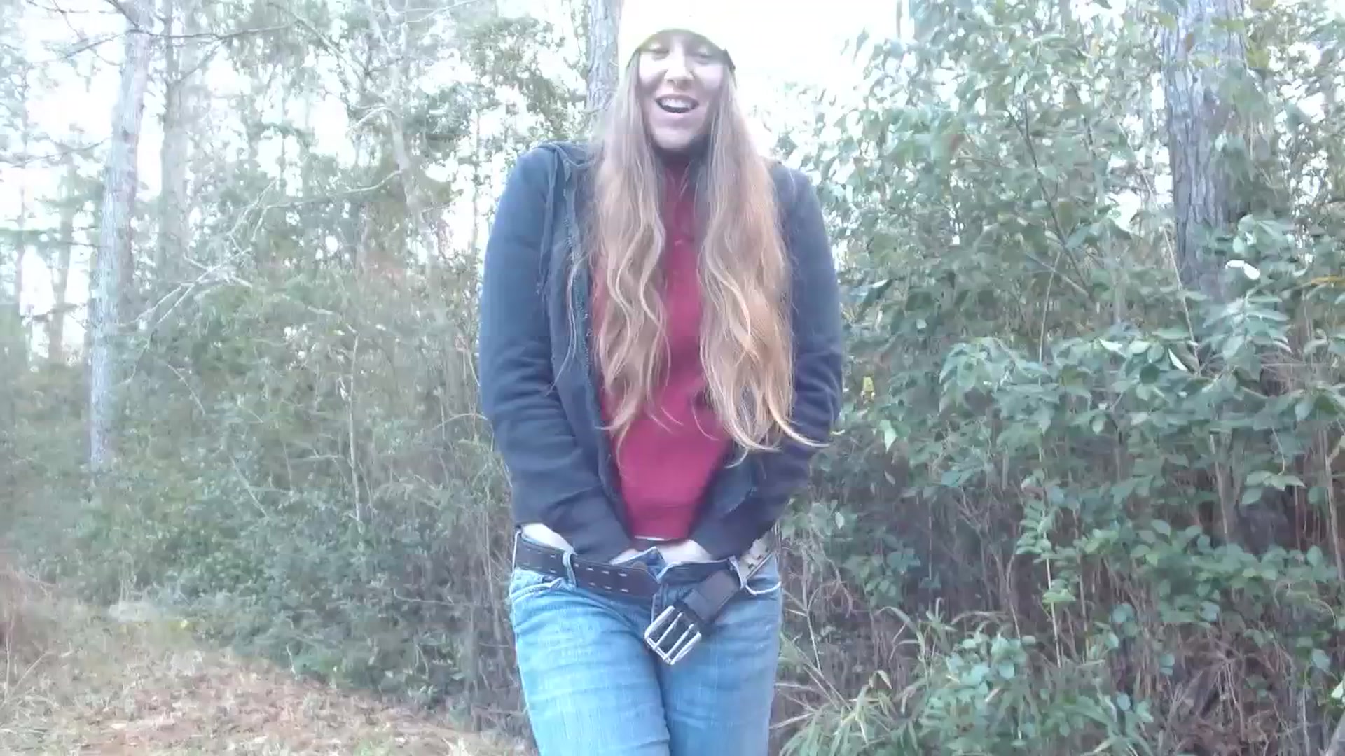 Gallery image thumbnail from GirlOffGrid's myfreecams stream on, 12/22/2023, 21:38 image 18 of 20