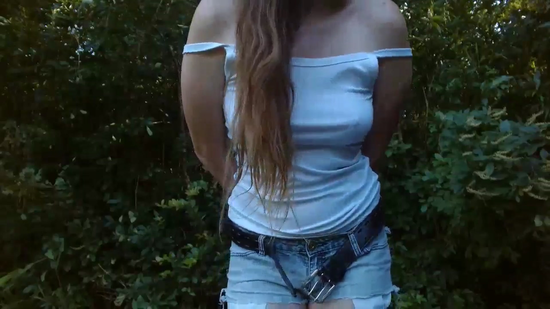 Gallery image thumbnail from GirlOffGrid's myfreecams stream on, 08/20/2024, 23:11 image 9 of 20