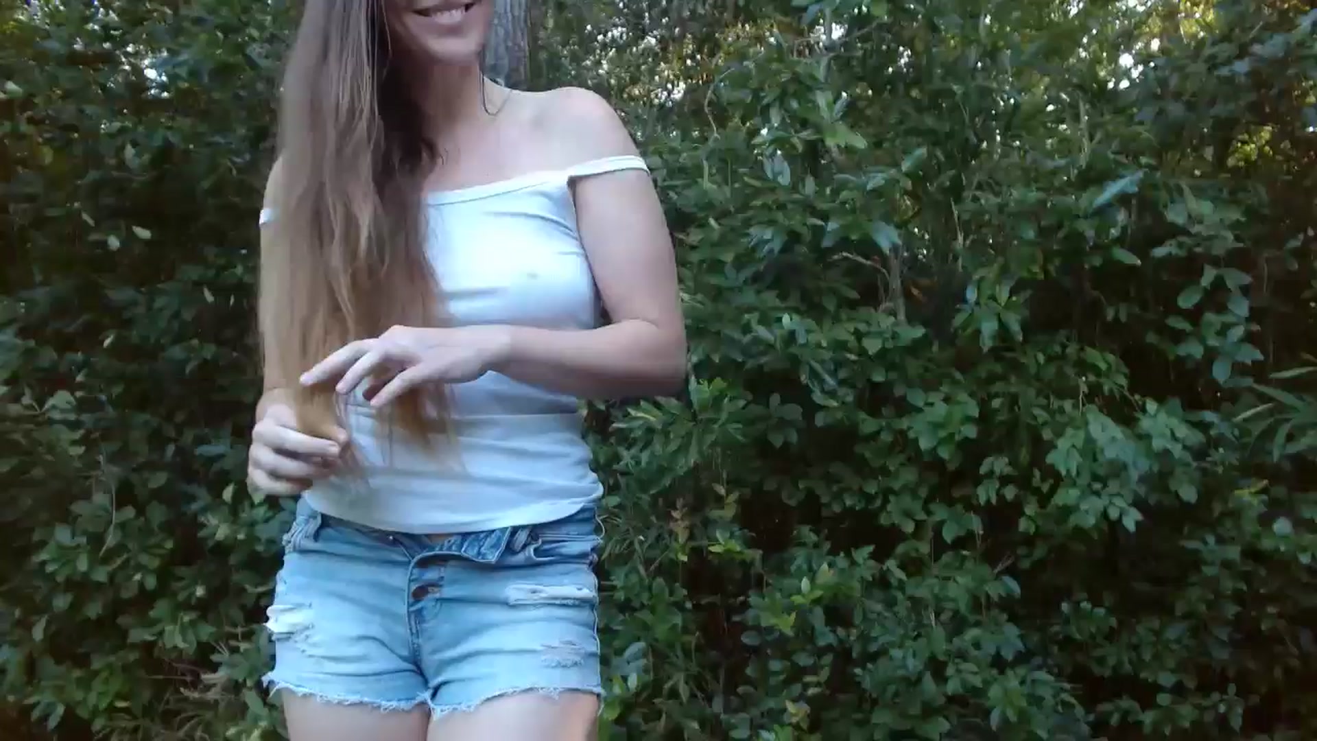 Gallery image thumbnail from GirlOffGrid's myfreecams stream on, 09/09/2024, 22:04 image 15 of 20