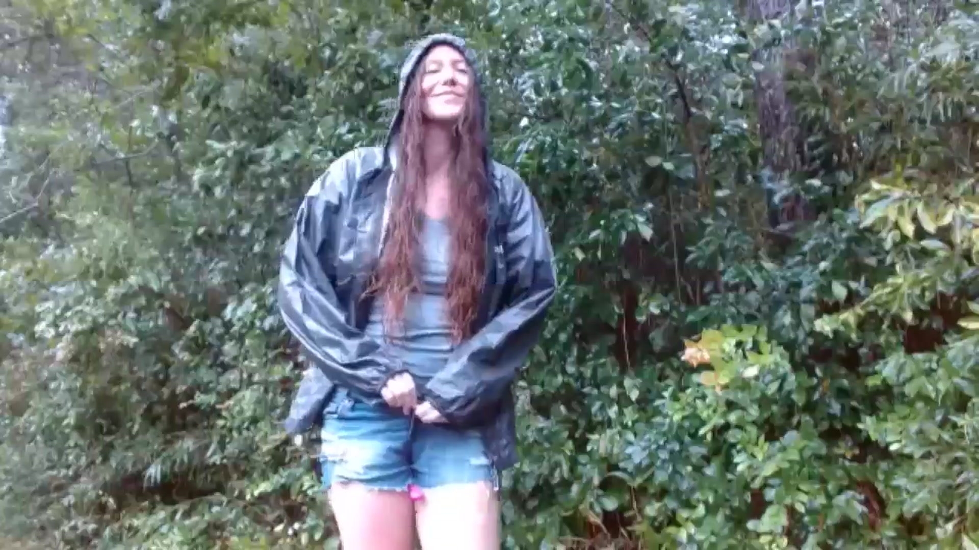 Gallery image thumbnail from GirlOffGrid's myfreecams stream on, 09/17/2024, 04:09 image 13 of 20