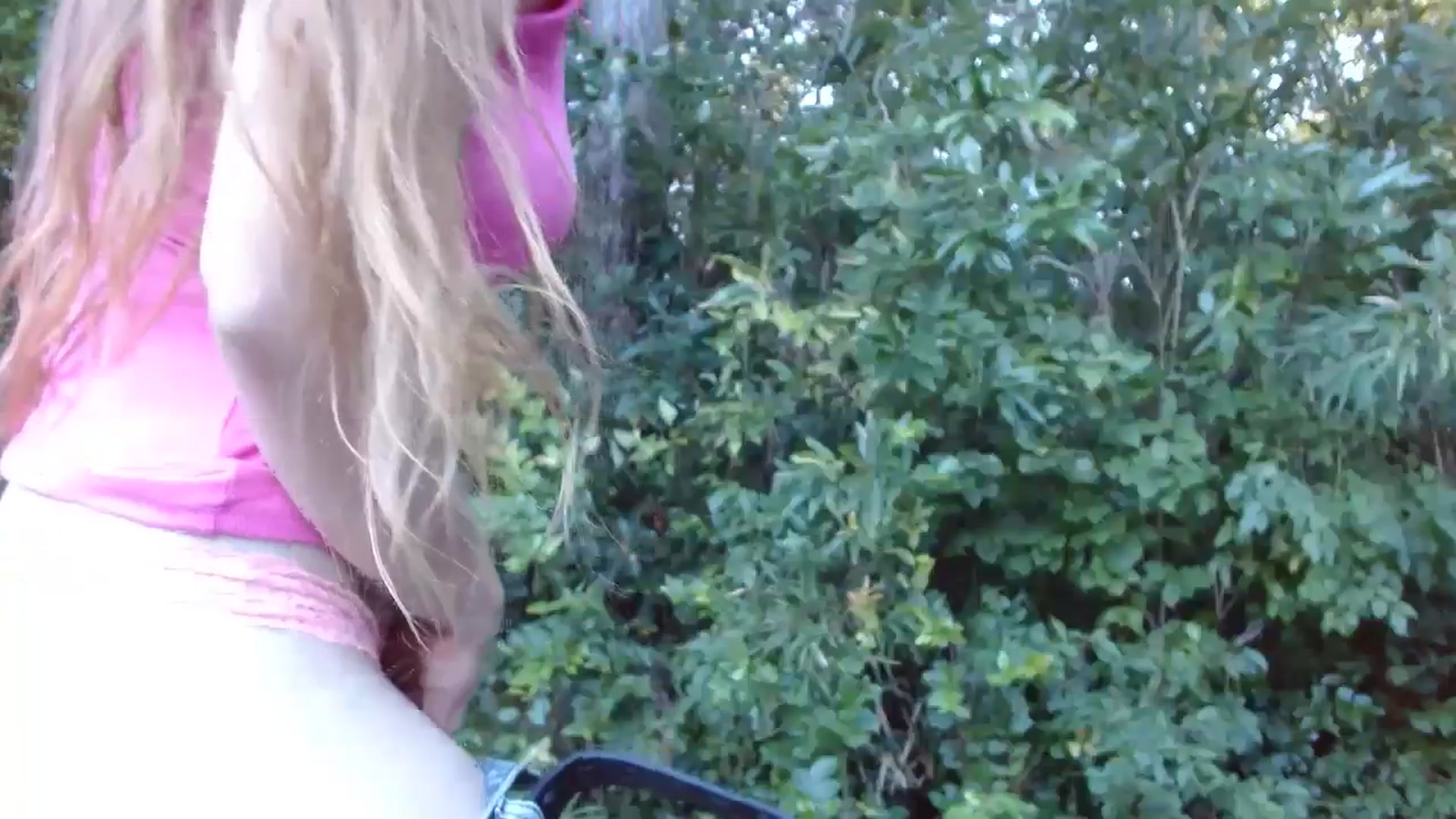 Gallery image thumbnail from GirlOffGrid's myfreecams stream on, 09/17/2024, 22:59 image 15 of 20
