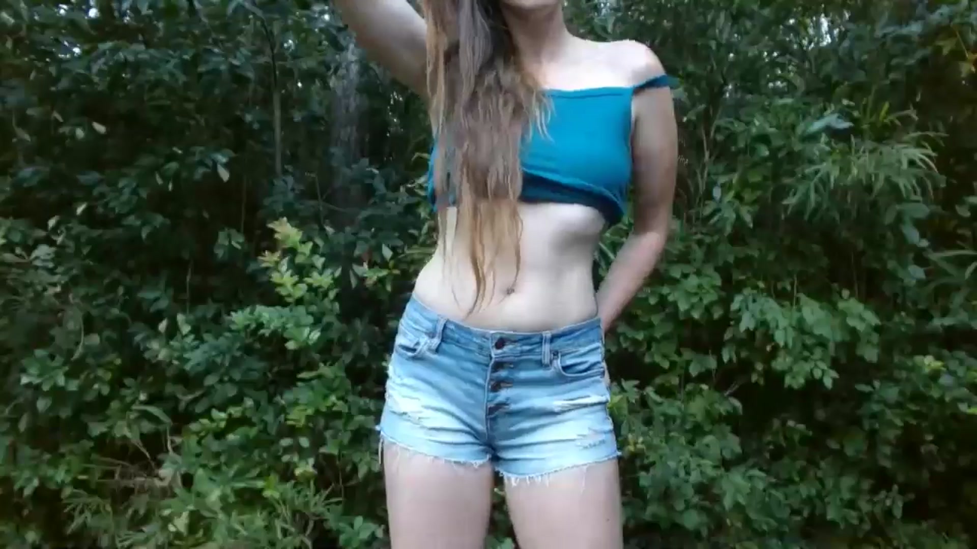 Gallery image thumbnail from GirlOffGrid's myfreecams stream on, 09/19/2024, 18:44 image 13 of 20