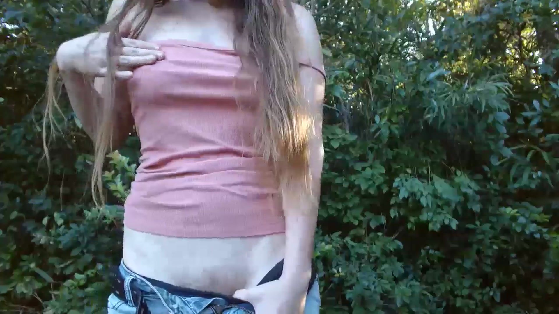 Gallery image thumbnail from GirlOffGrid's myfreecams stream on, 09/21/2024, 22:22 image 12 of 20
