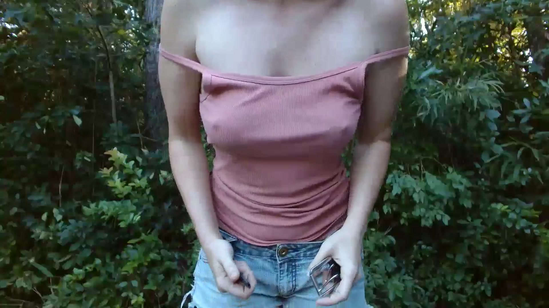Gallery image thumbnail from GirlOffGrid's myfreecams stream on, 09/21/2024, 22:22 image 17 of 20