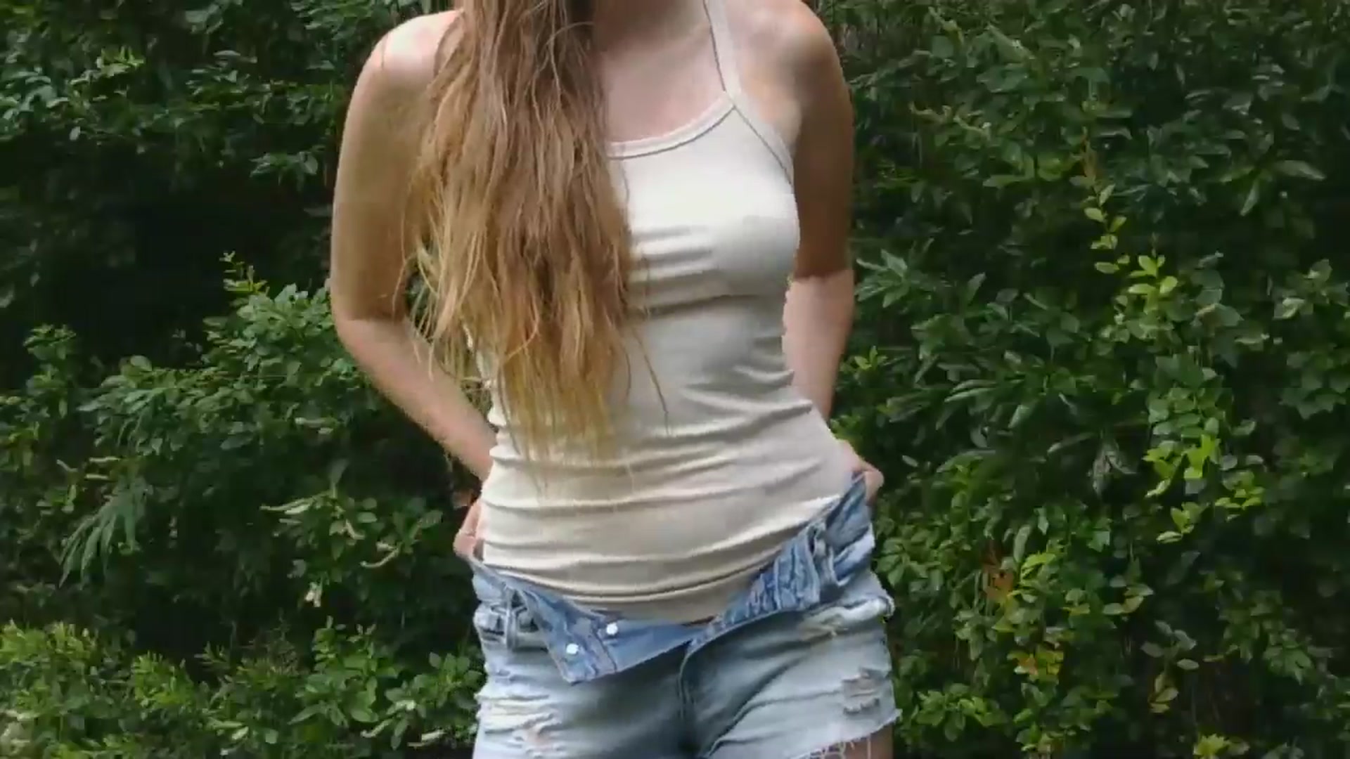 Gallery image thumbnail from GirlOffGrid's myfreecams stream on, 08/05/2025, 22:09 image 6 of 20