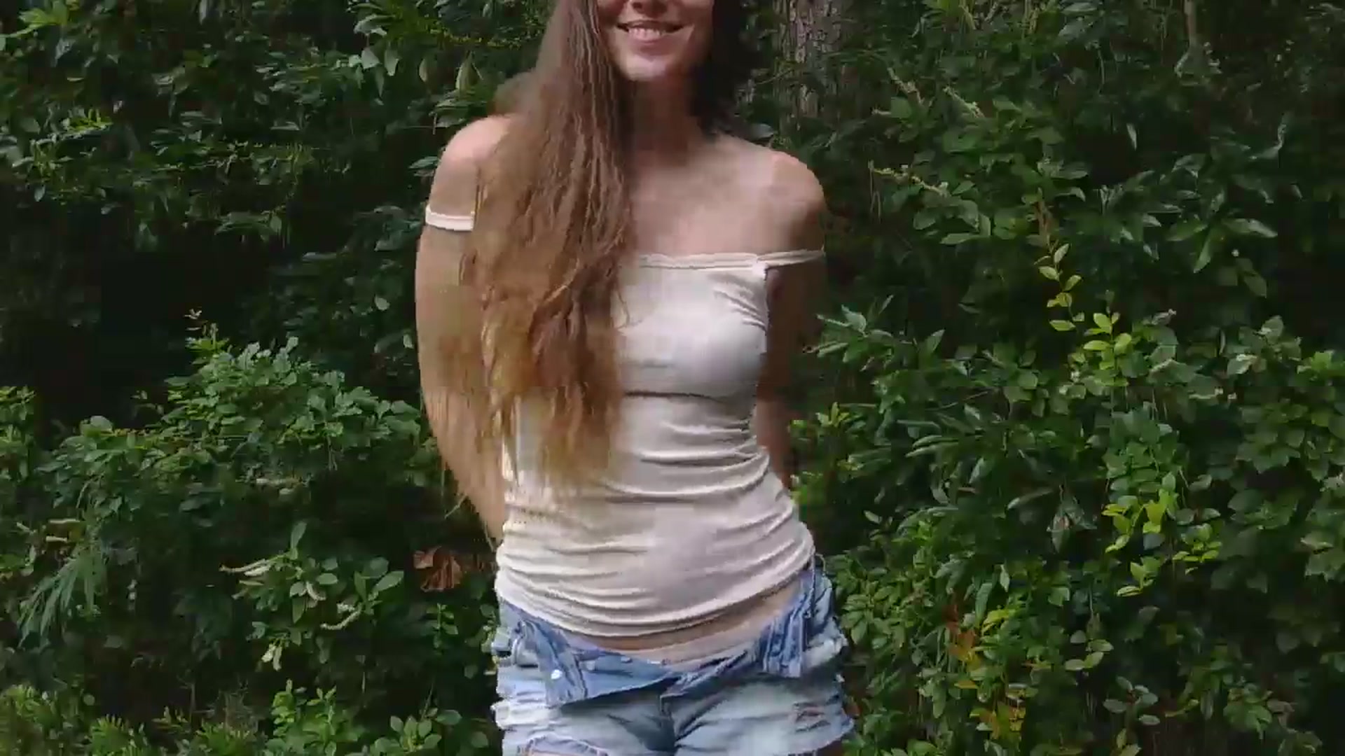 Gallery image thumbnail from GirlOffGrid's myfreecams stream on, 08/05/2025, 22:09 image 16 of 20