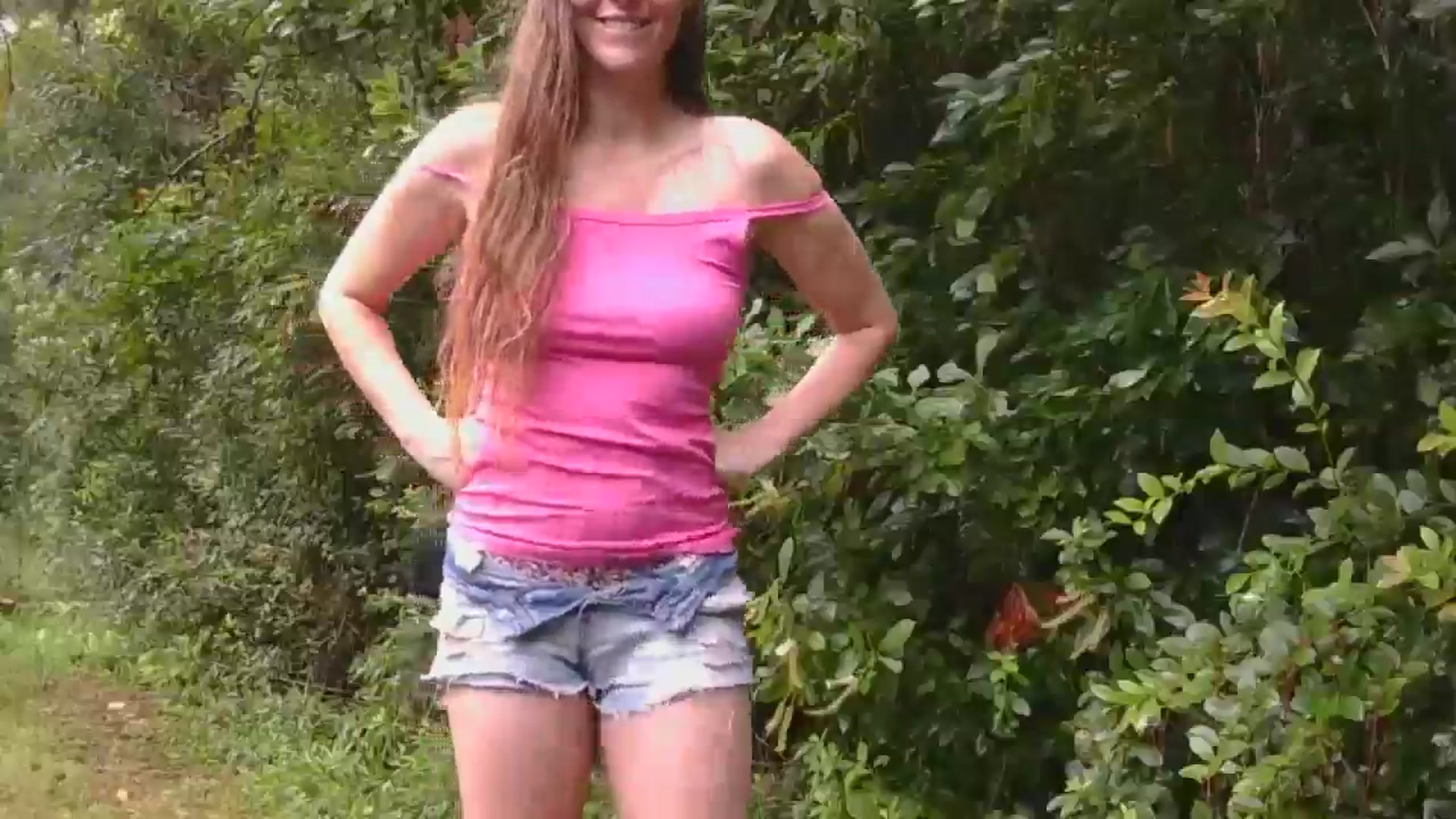 Gallery image thumbnail from GirlOffGrid's myfreecams stream on, 08/13/2025, 13:12 image 10 of 20