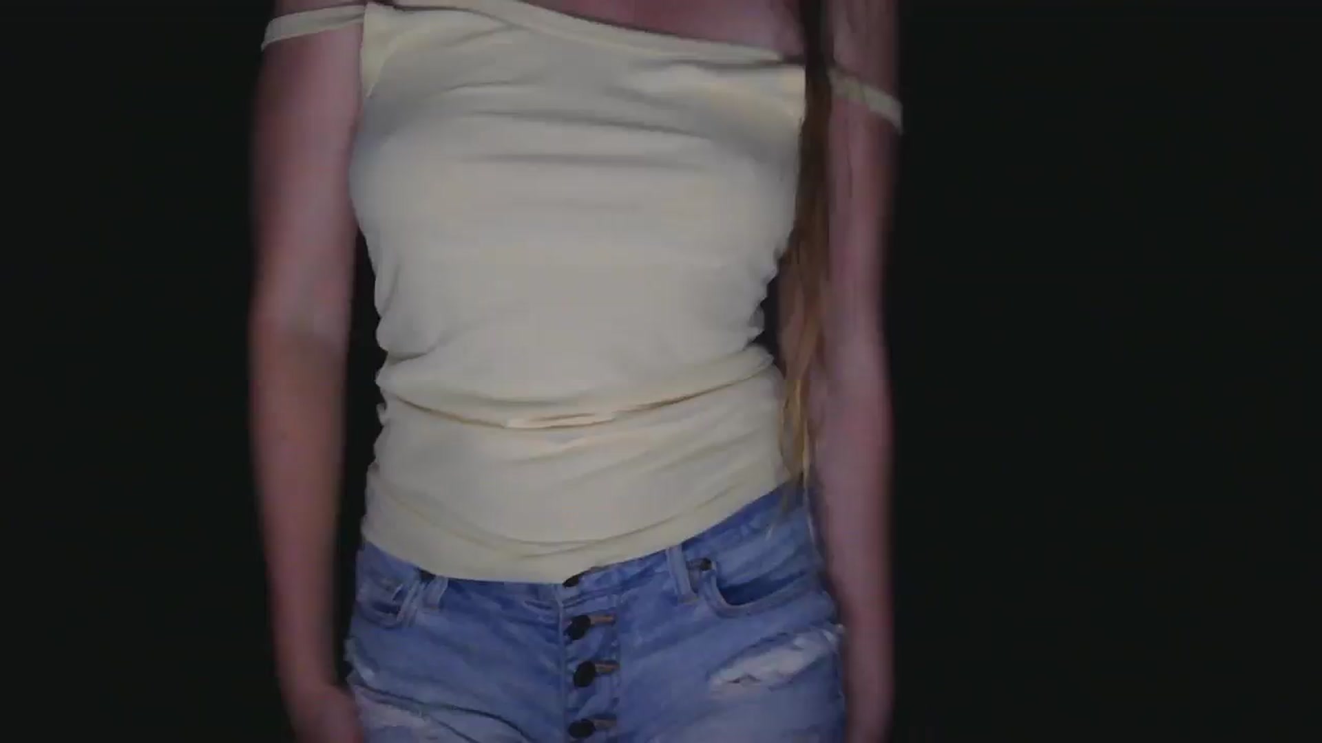 Gallery image thumbnail from GirlOffGrid's myfreecams stream on, 08/20/2025, 05:30 image 1 of 20