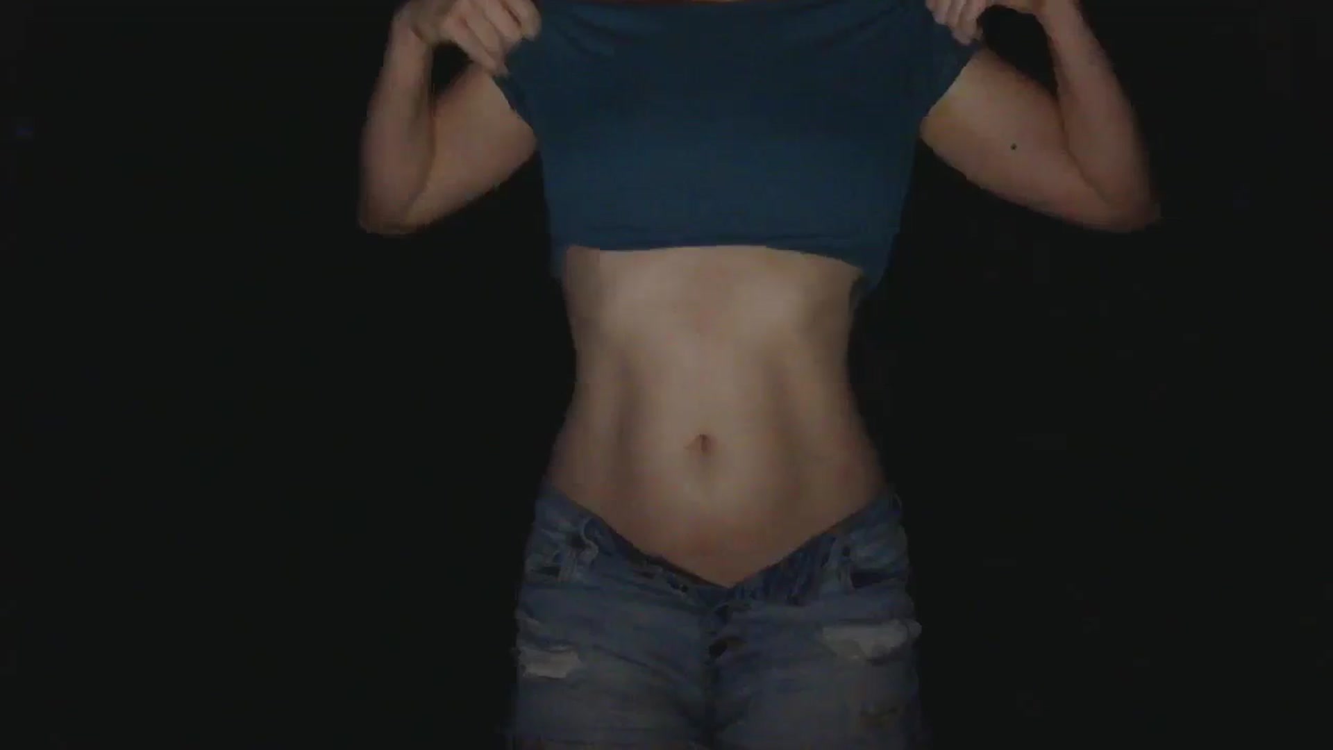 Gallery image thumbnail from GirlOffGrid's myfreecams stream on, 08/23/2025, 24:36 image 7 of 20