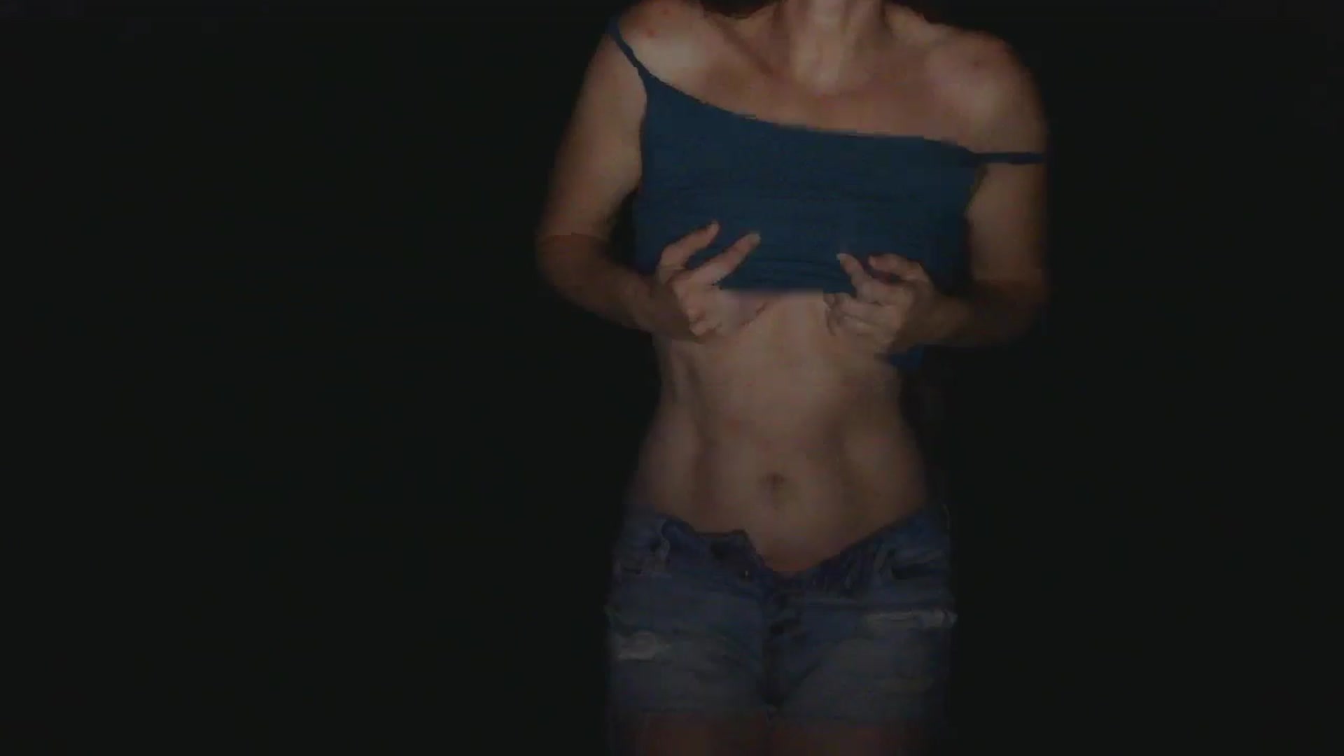 Gallery image thumbnail from GirlOffGrid's myfreecams stream on, 08/23/2025, 24:36 image 14 of 20