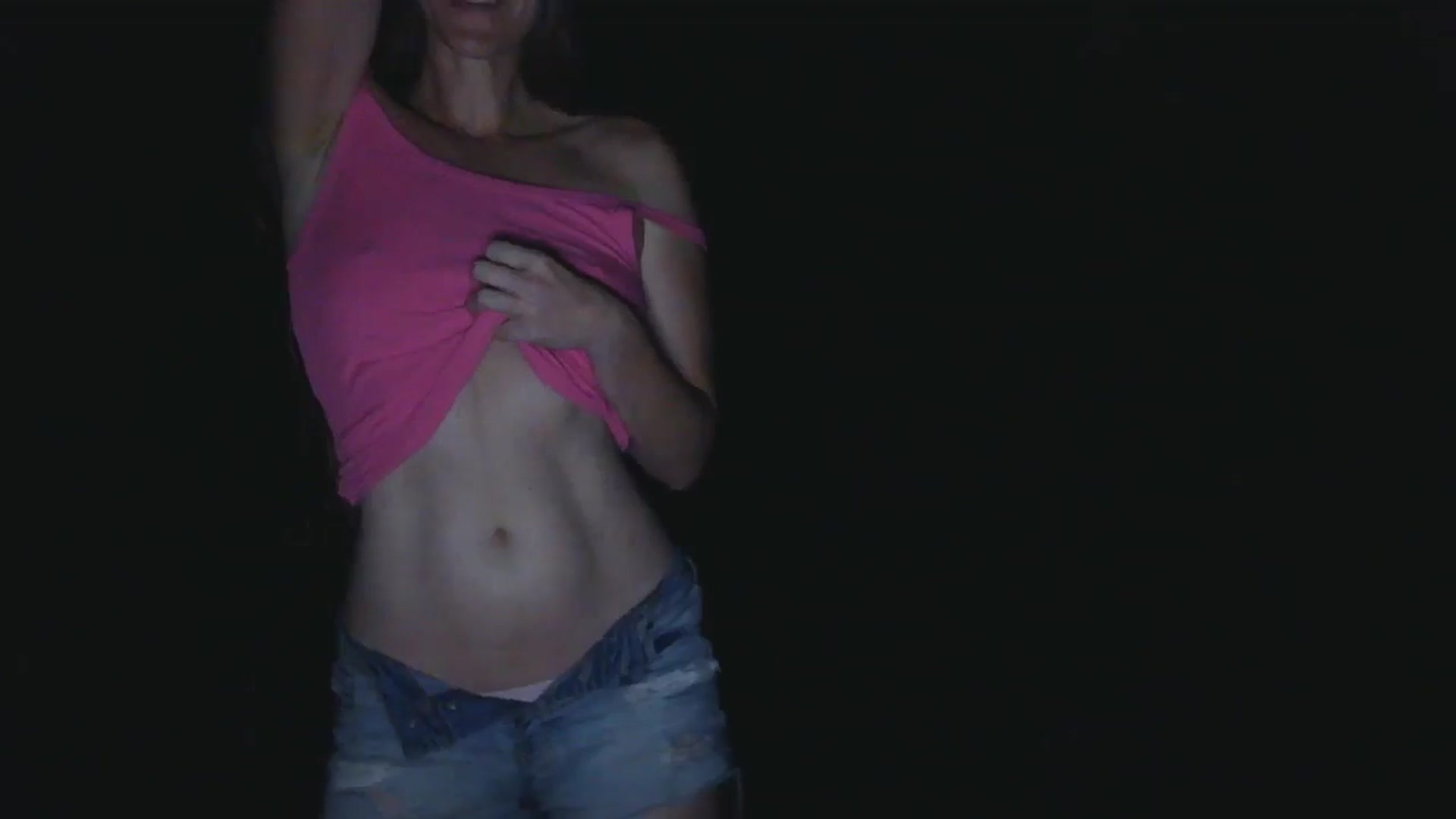 Gallery image thumbnail from GirlOffGrid's myfreecams stream on, 08/24/2025, 02:18 image 6 of 20