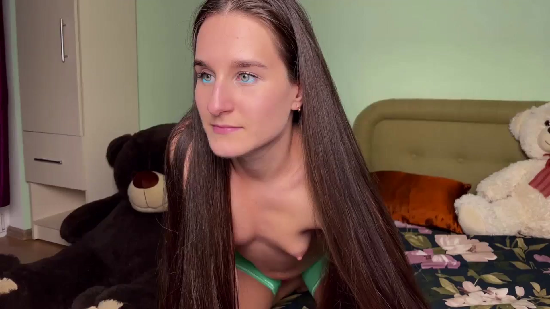Gallery image thumbnail from GirlUkrainian's myfreecams stream on, 02/22/2025, 23:56 image 3 of 20
