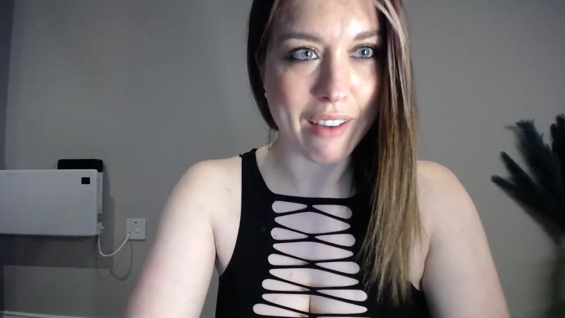 Gallery image thumbnail from Girl_X_Power's myfreecams stream on, 08/20/2024, 20:07 image 19 of 20