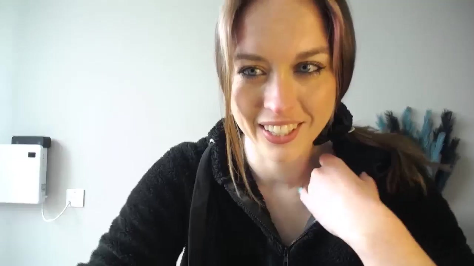 Gallery image thumbnail from Girl_X_Power's myfreecams stream on, 09/15/2024, 15:47 image 5 of 20