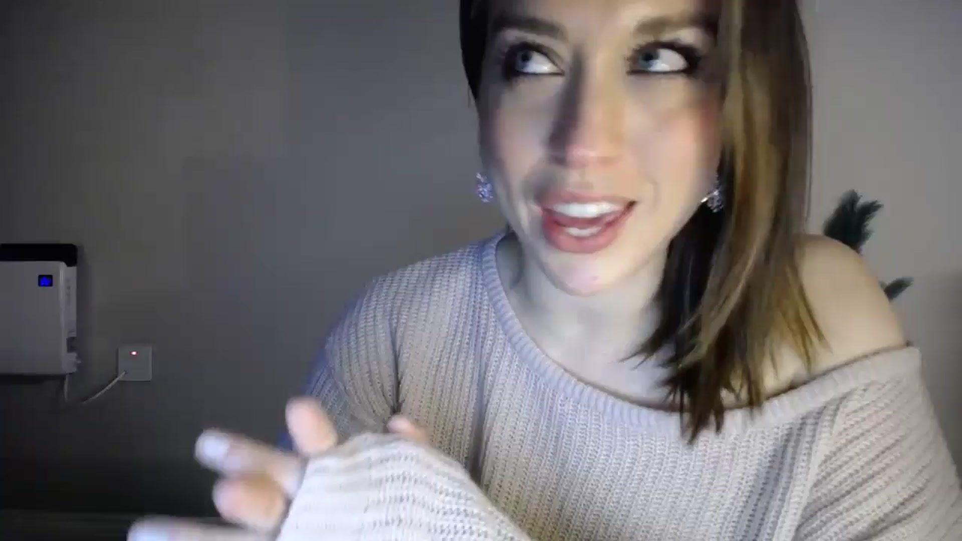 Gallery image thumbnail from Girl_X_Power's myfreecams stream on, 12/25/2024, 18:23 image 3 of 20