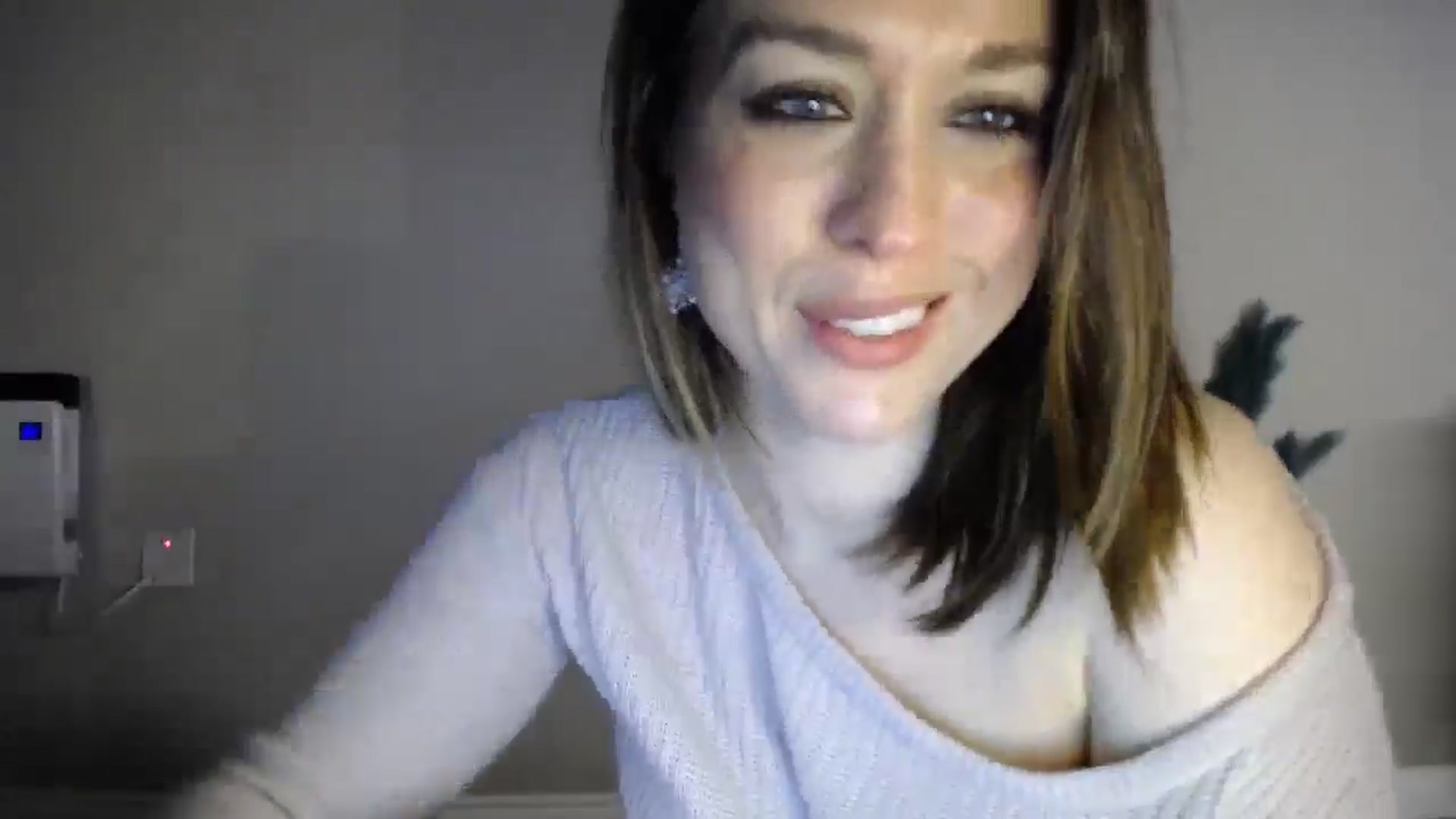 Gallery image thumbnail from Girl_X_Power's myfreecams stream on, 12/25/2024, 18:23 image 17 of 20