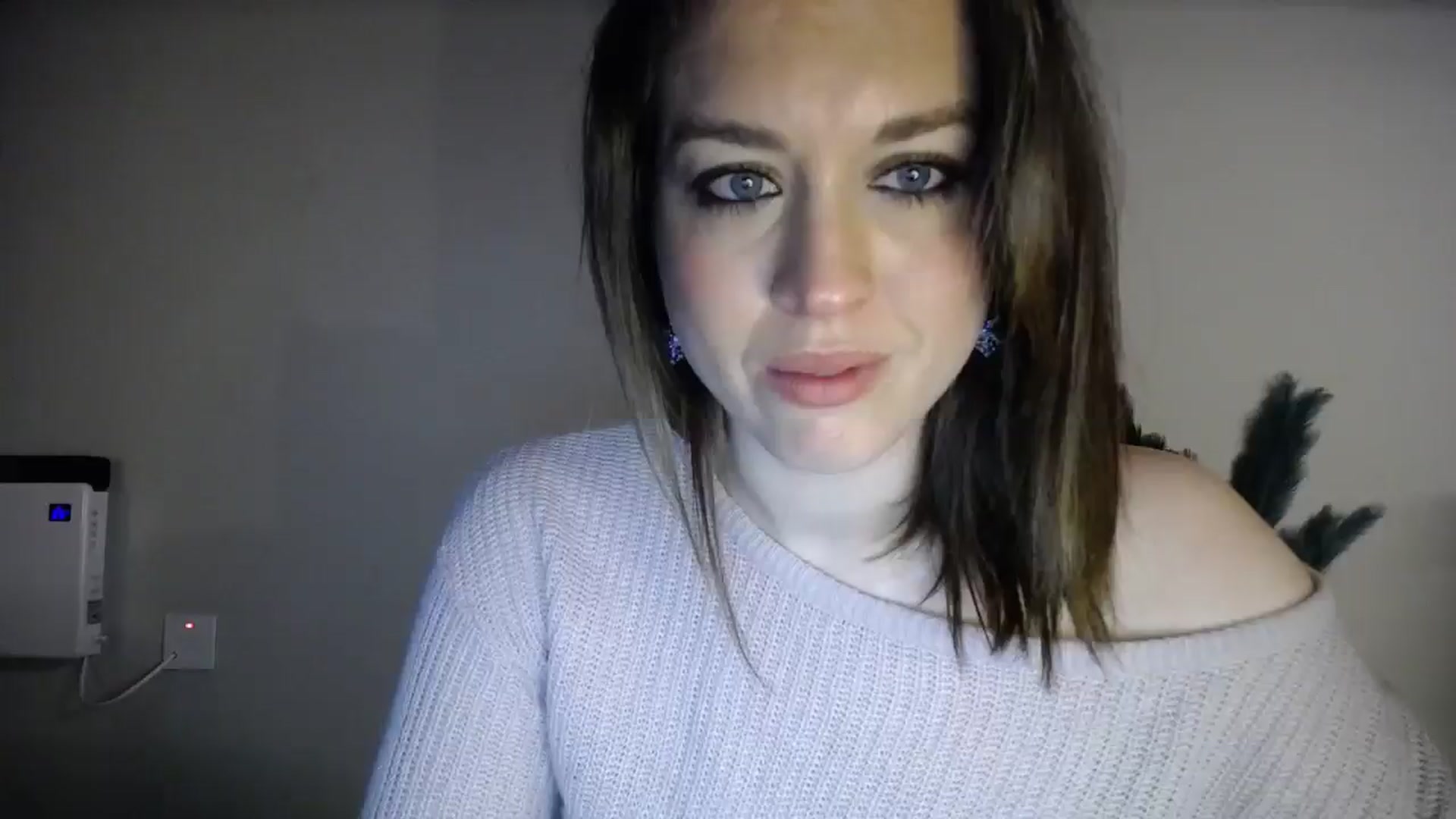 Gallery image thumbnail from Girl_X_Power's myfreecams stream on, 12/25/2024, 18:23 image 1 of 20