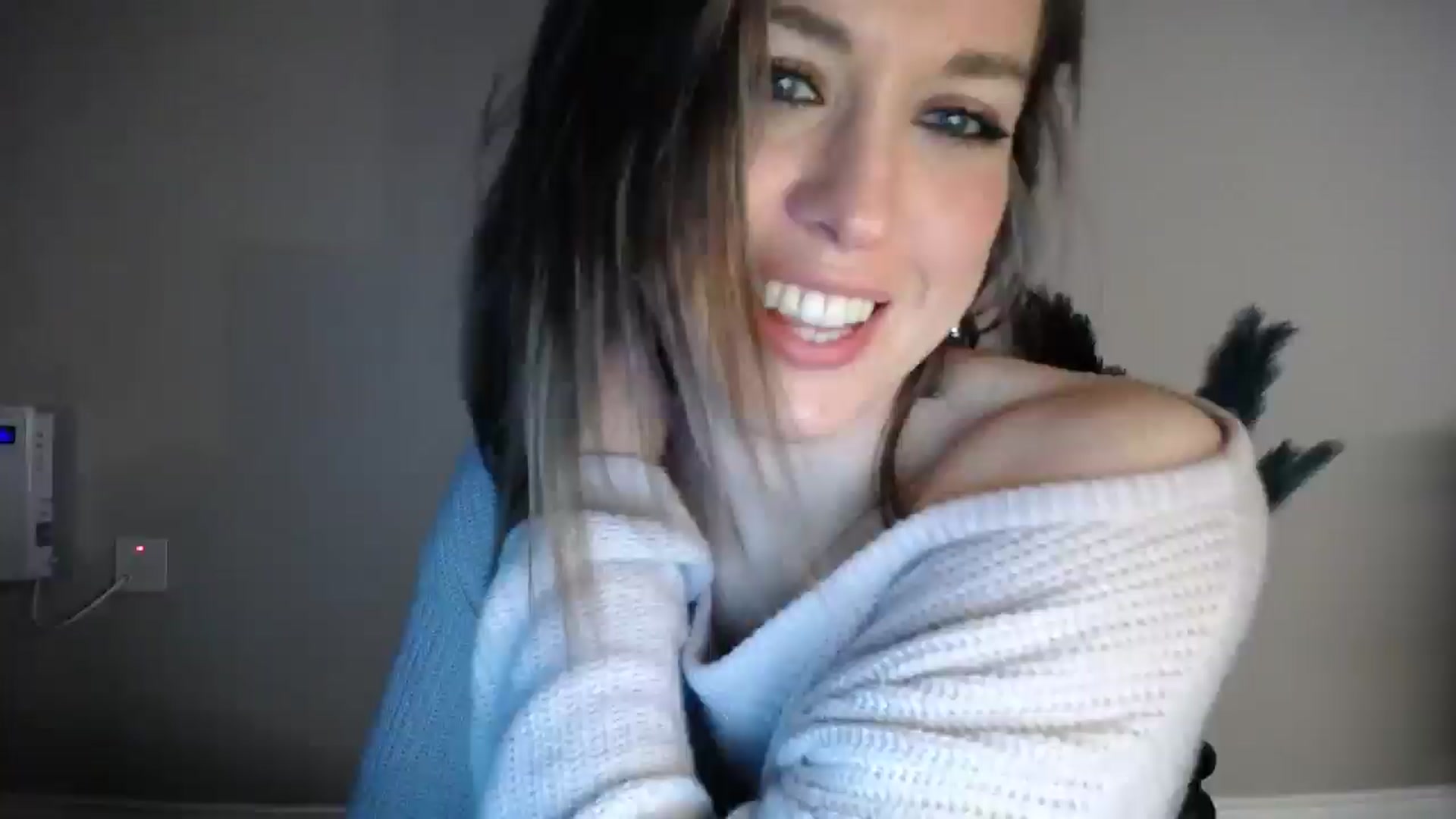 Gallery image thumbnail from Girl_X_Power's myfreecams stream on, 12/25/2024, 18:45 image 15 of 20