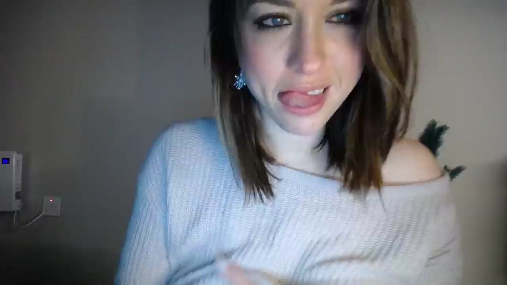 Gallery image thumbnail from Girl_X_Power's myfreecams stream on, 12/25/2024, 18:45 image 13 of 20