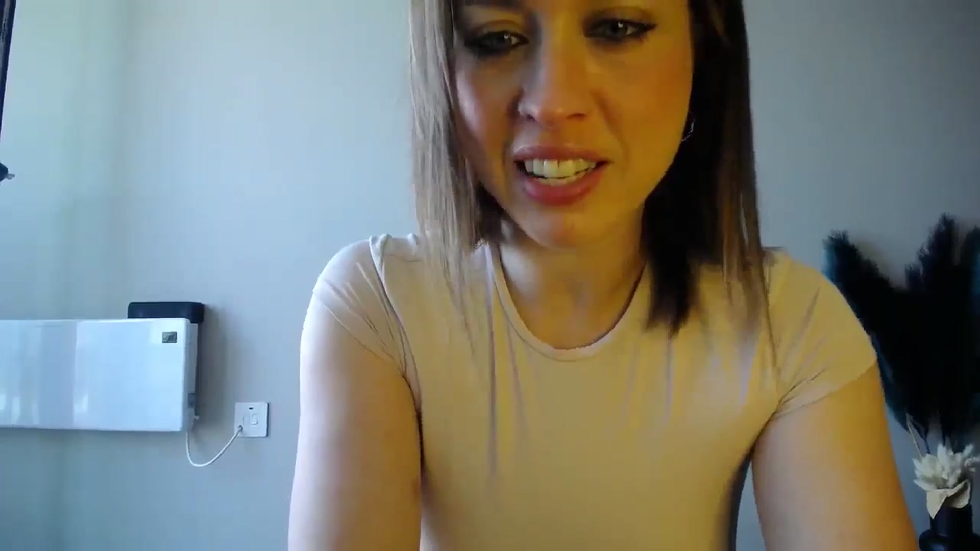 Gallery image thumbnail from Girl_X_Power's myfreecams stream on, 04/17/2025, 15:12 image 12 of 20