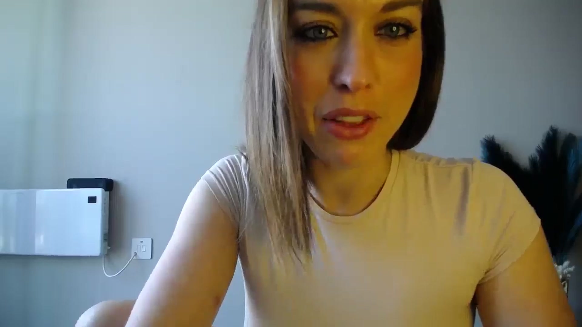 Gallery image thumbnail from Girl_X_Power's myfreecams stream on, 04/17/2025, 15:12 image 13 of 20